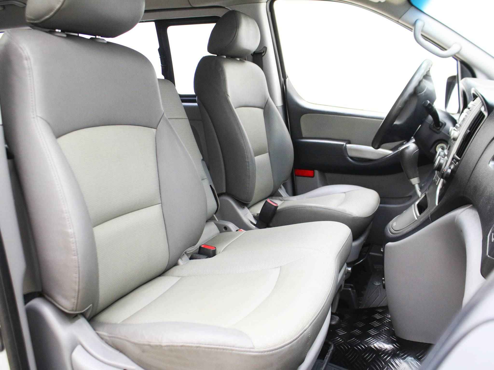 Hyundai Grand Starex, I