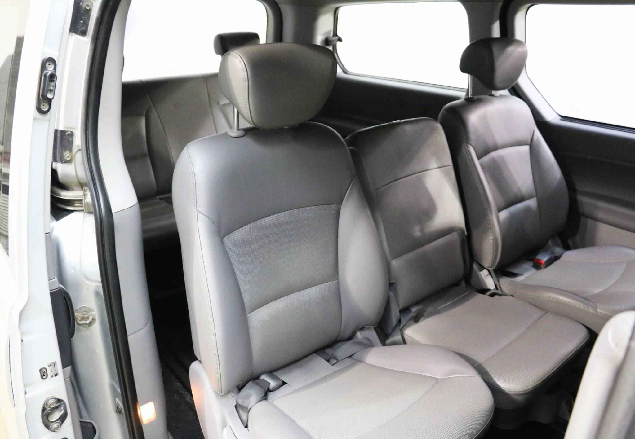 Hyundai Grand Starex, I