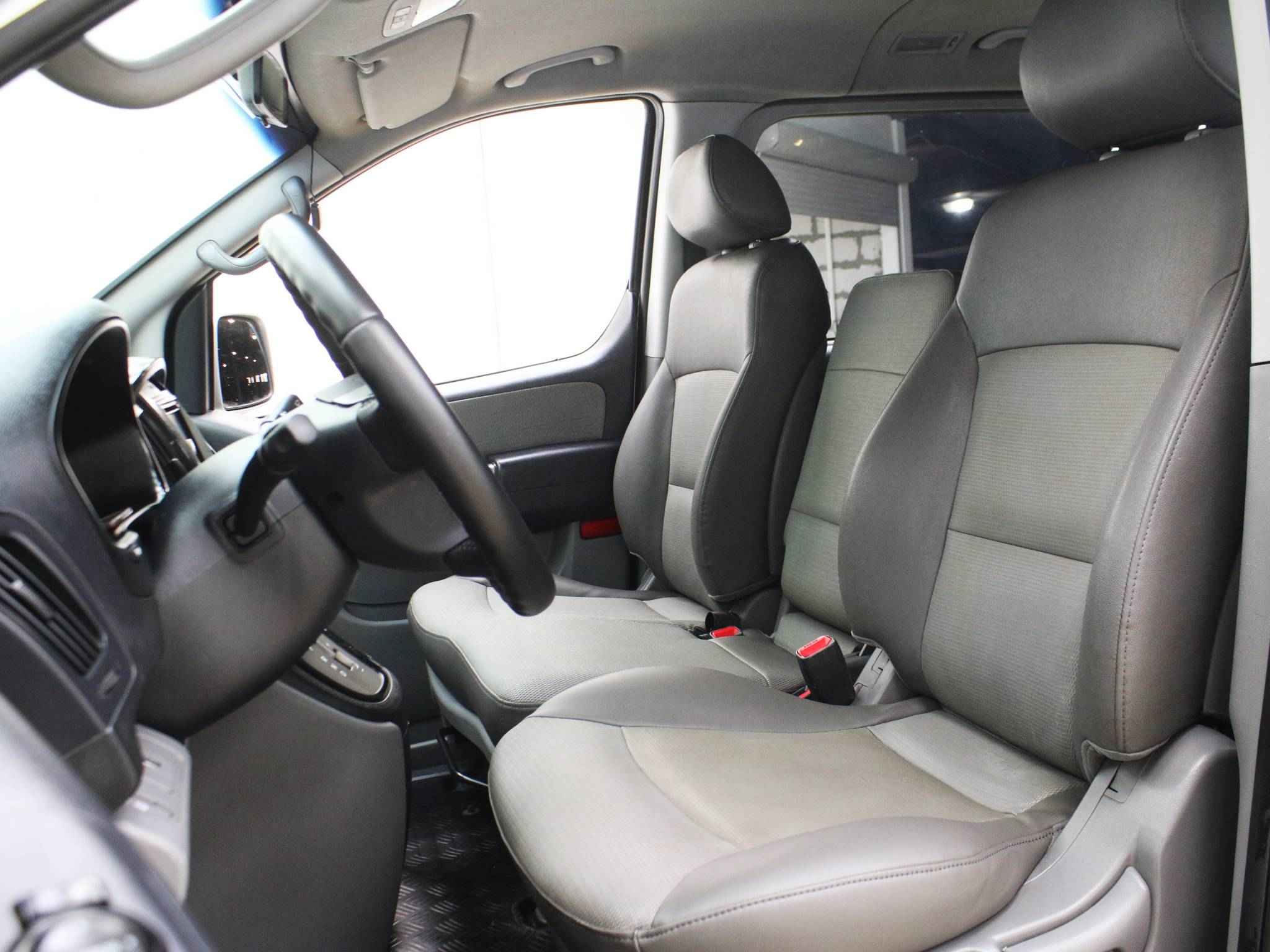 Hyundai Grand Starex, I