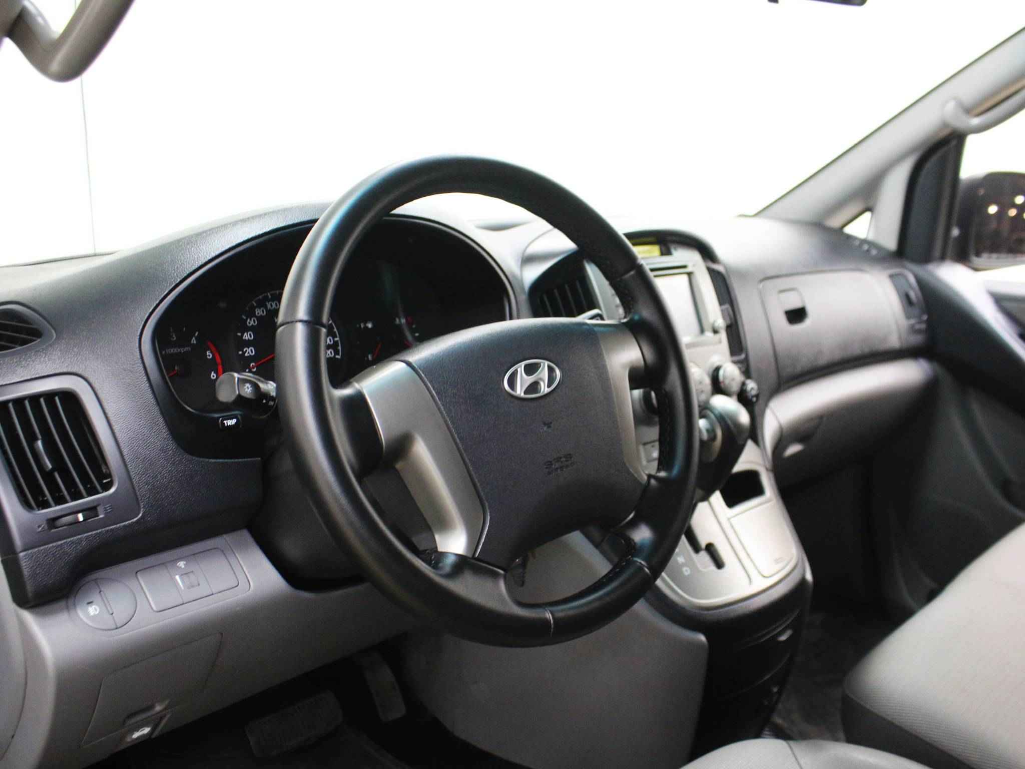 Hyundai Grand Starex, I