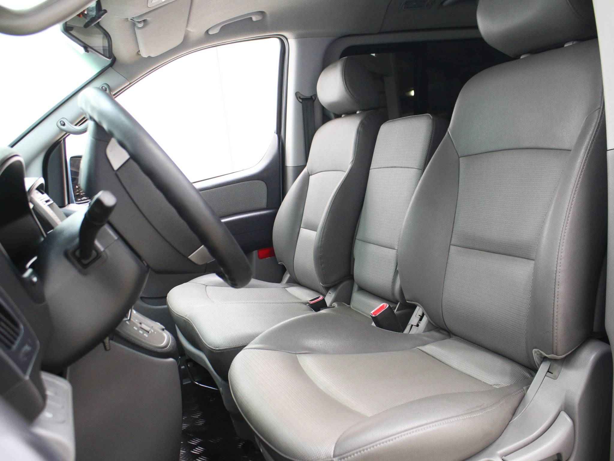 Hyundai Grand Starex, I