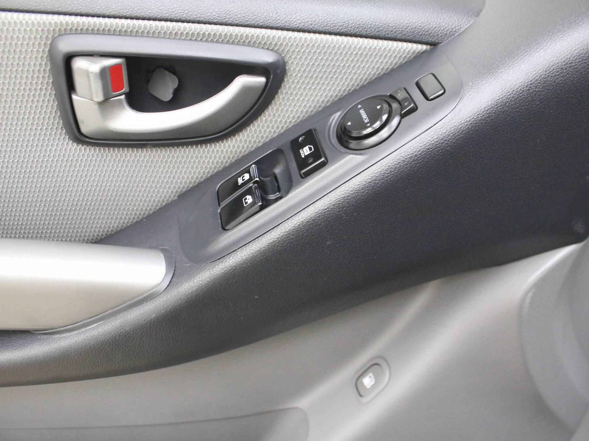 Hyundai Grand Starex, I