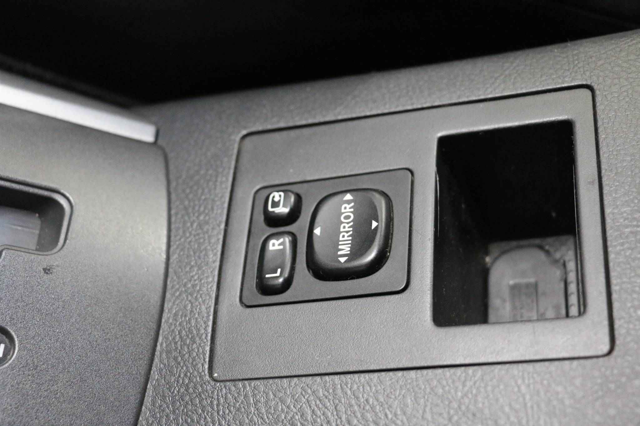 Toyota RAV4, III (XA30)