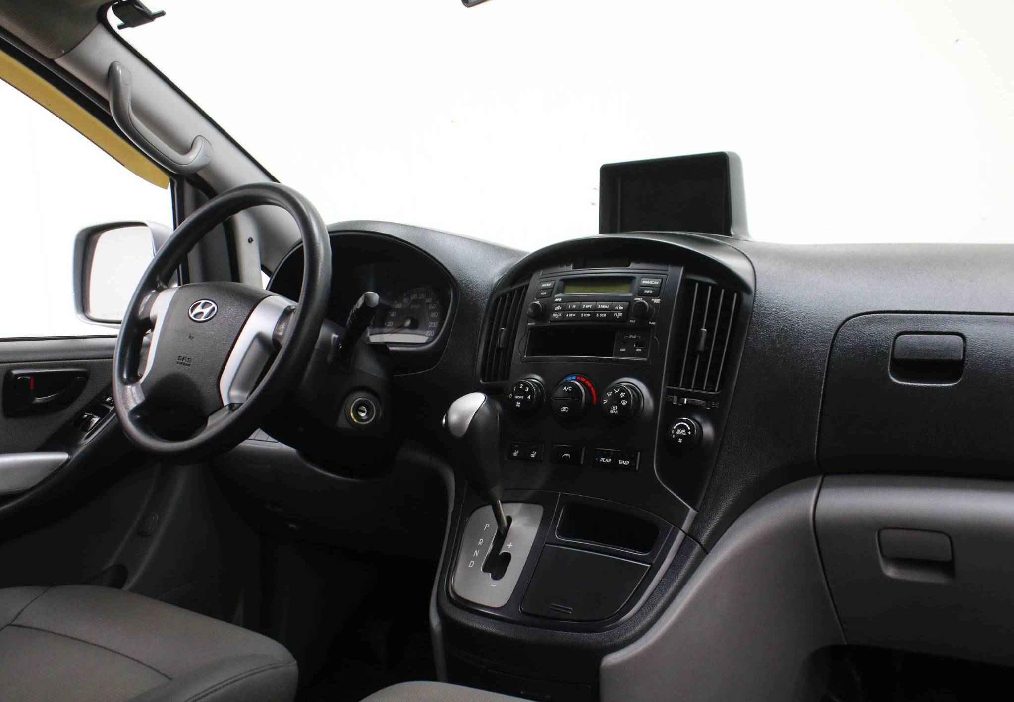 Hyundai Grand Starex, I