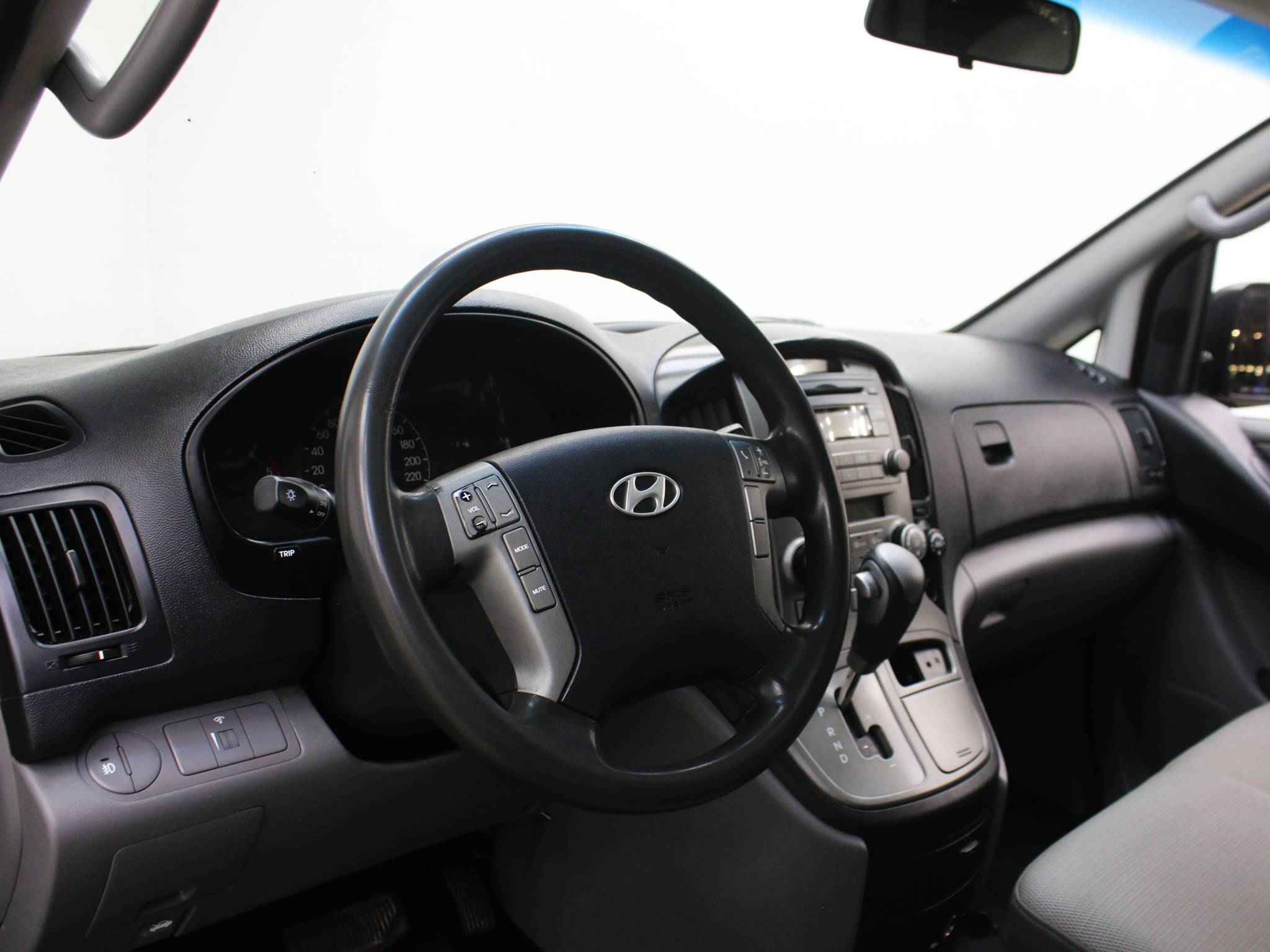 Hyundai Grand Starex, I