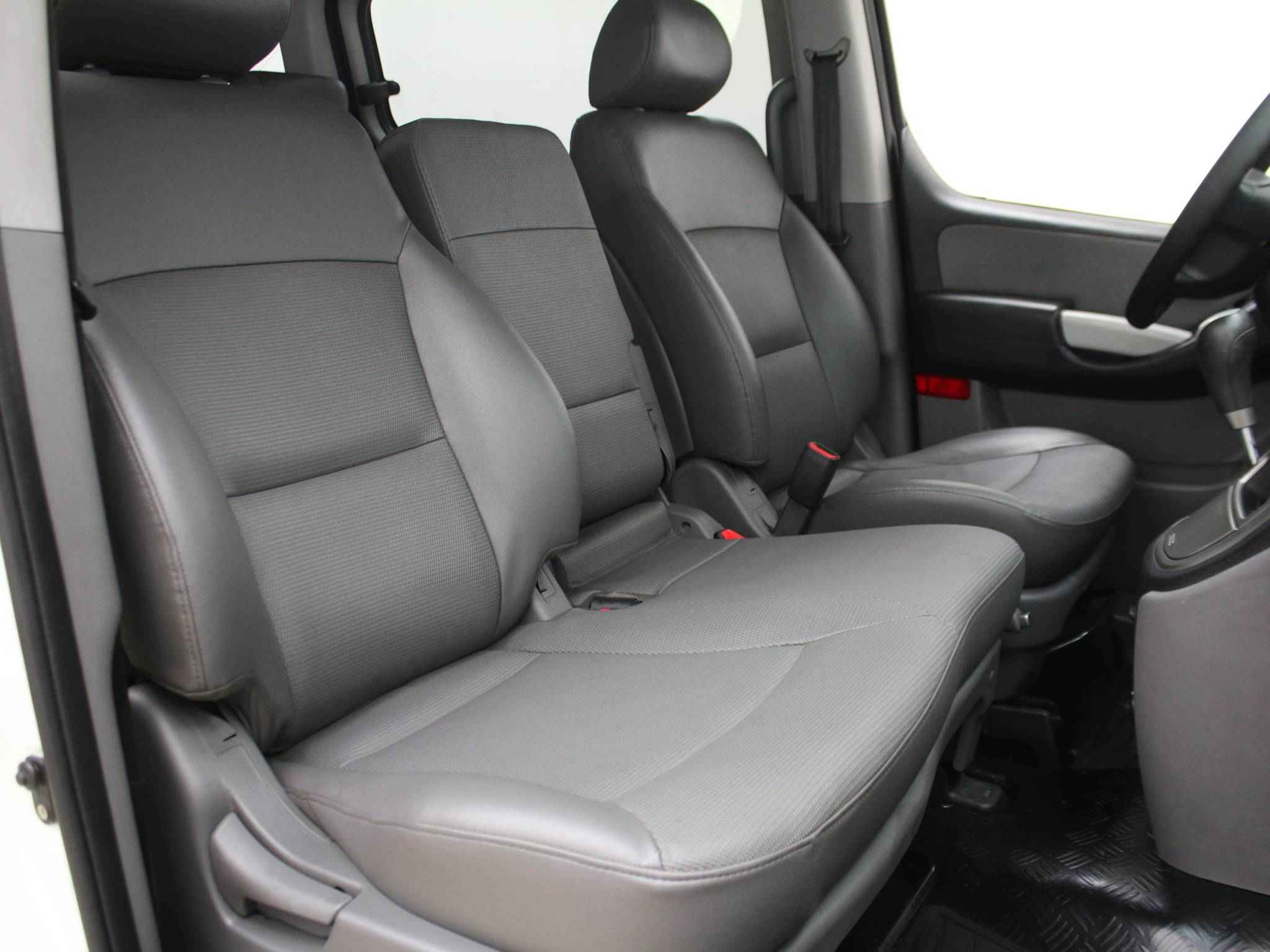 Hyundai Grand Starex, I