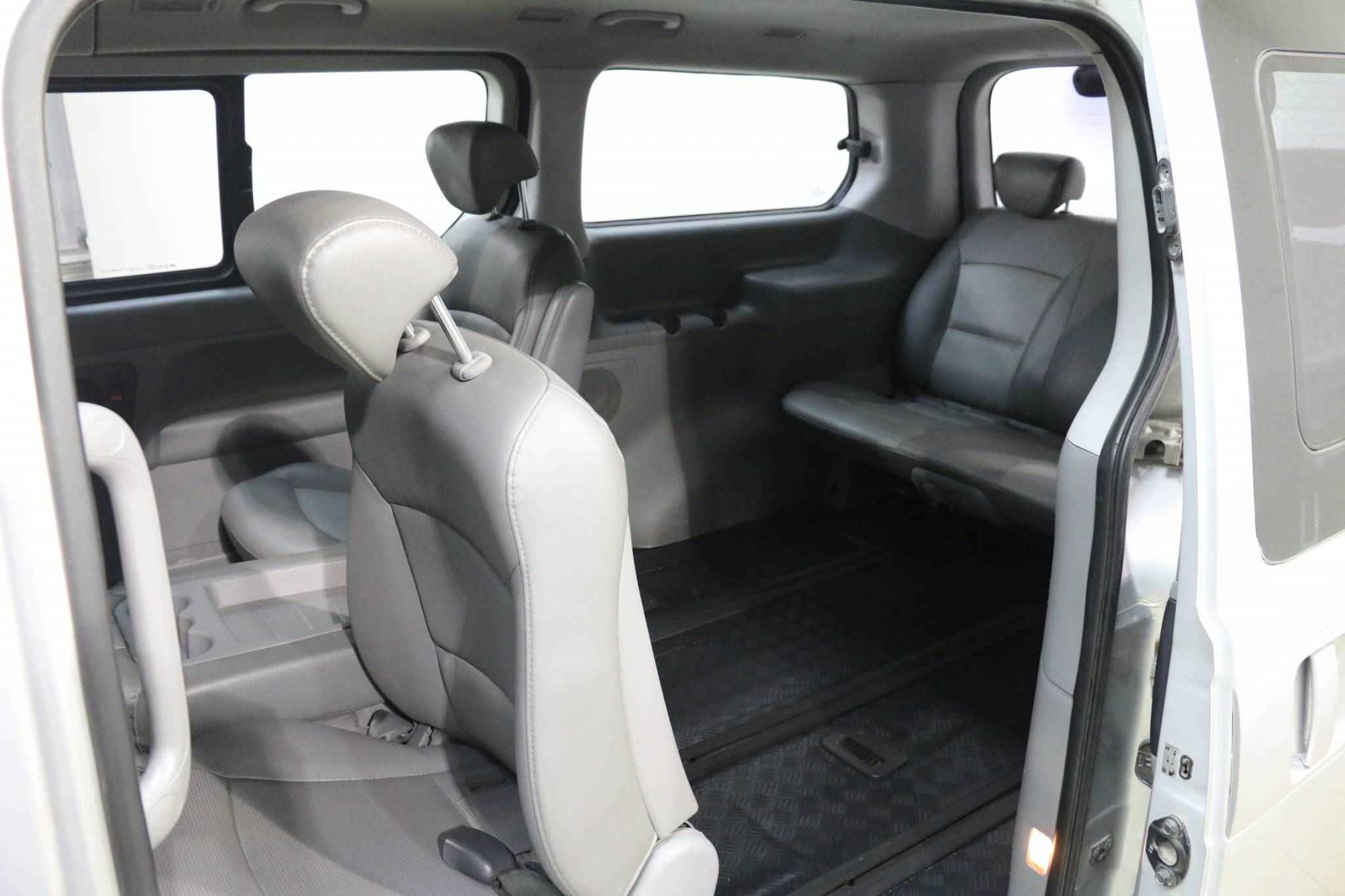 Hyundai Grand Starex, I