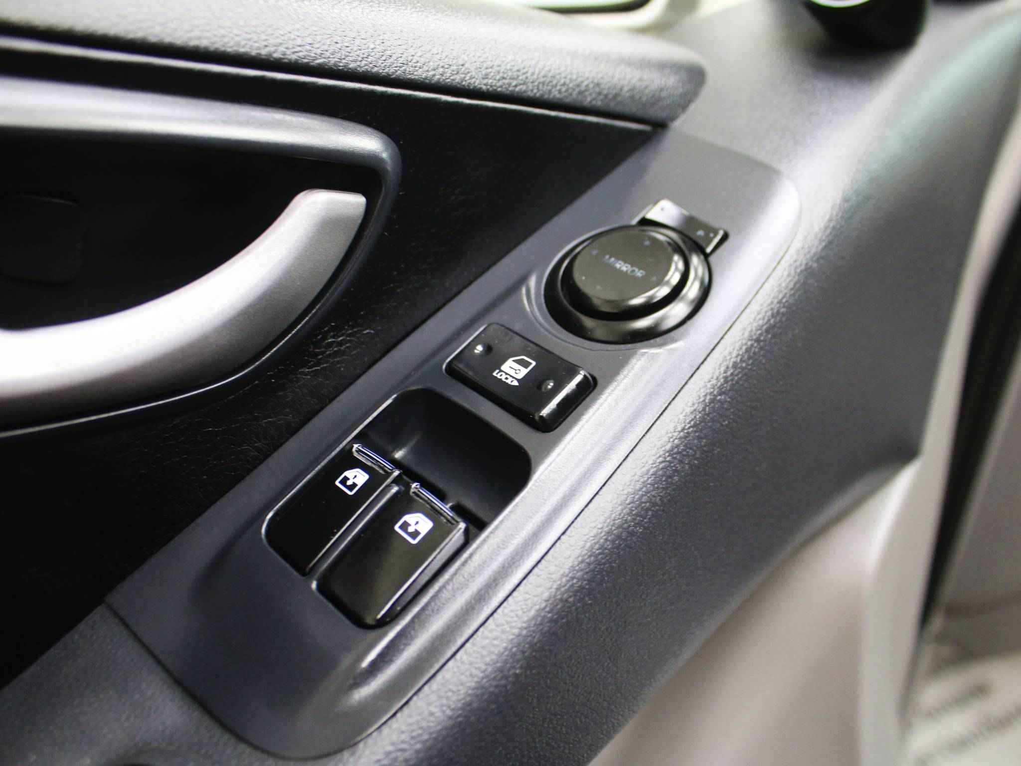 Hyundai Grand Starex, I