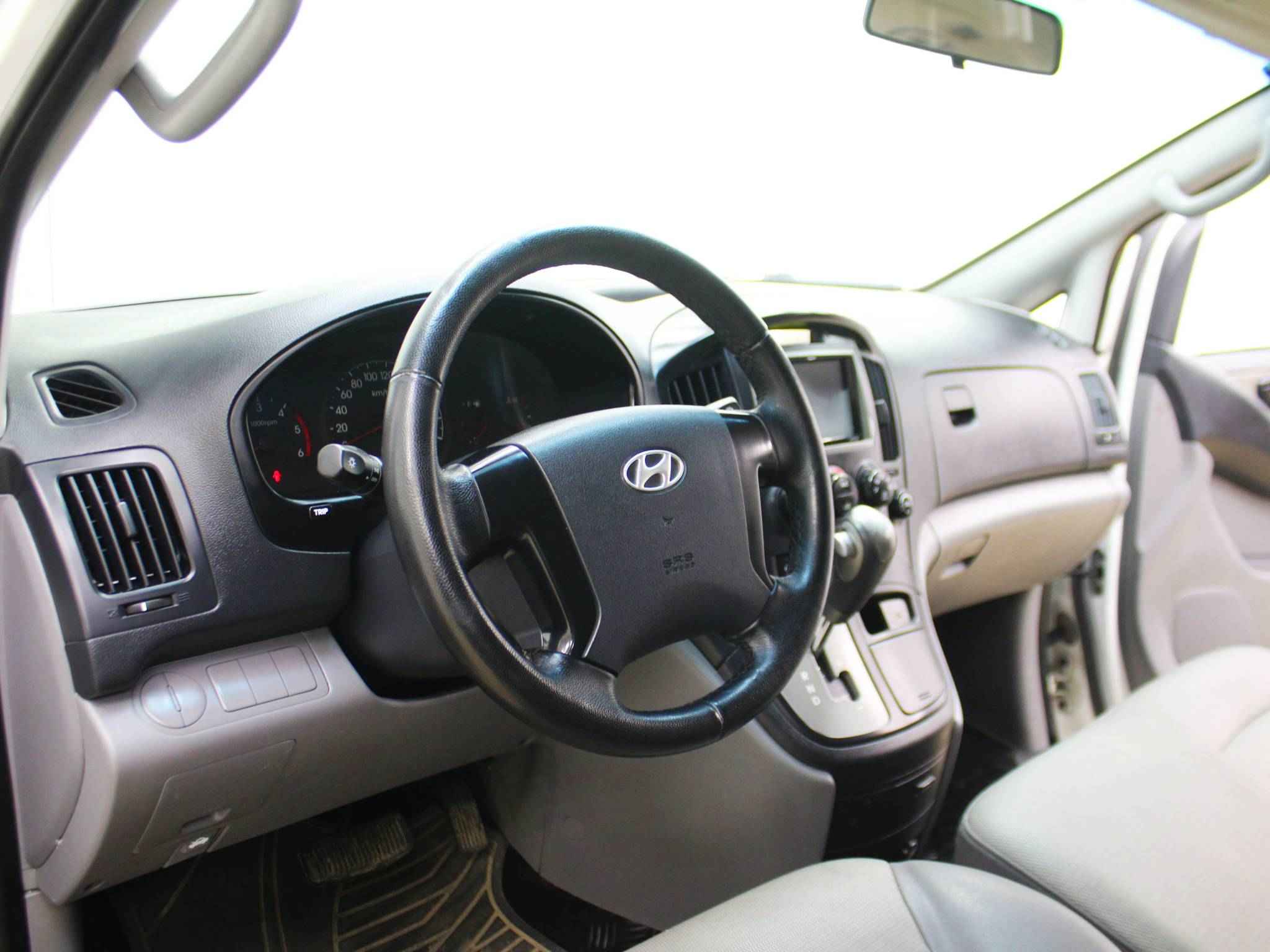 Hyundai Grand Starex, I