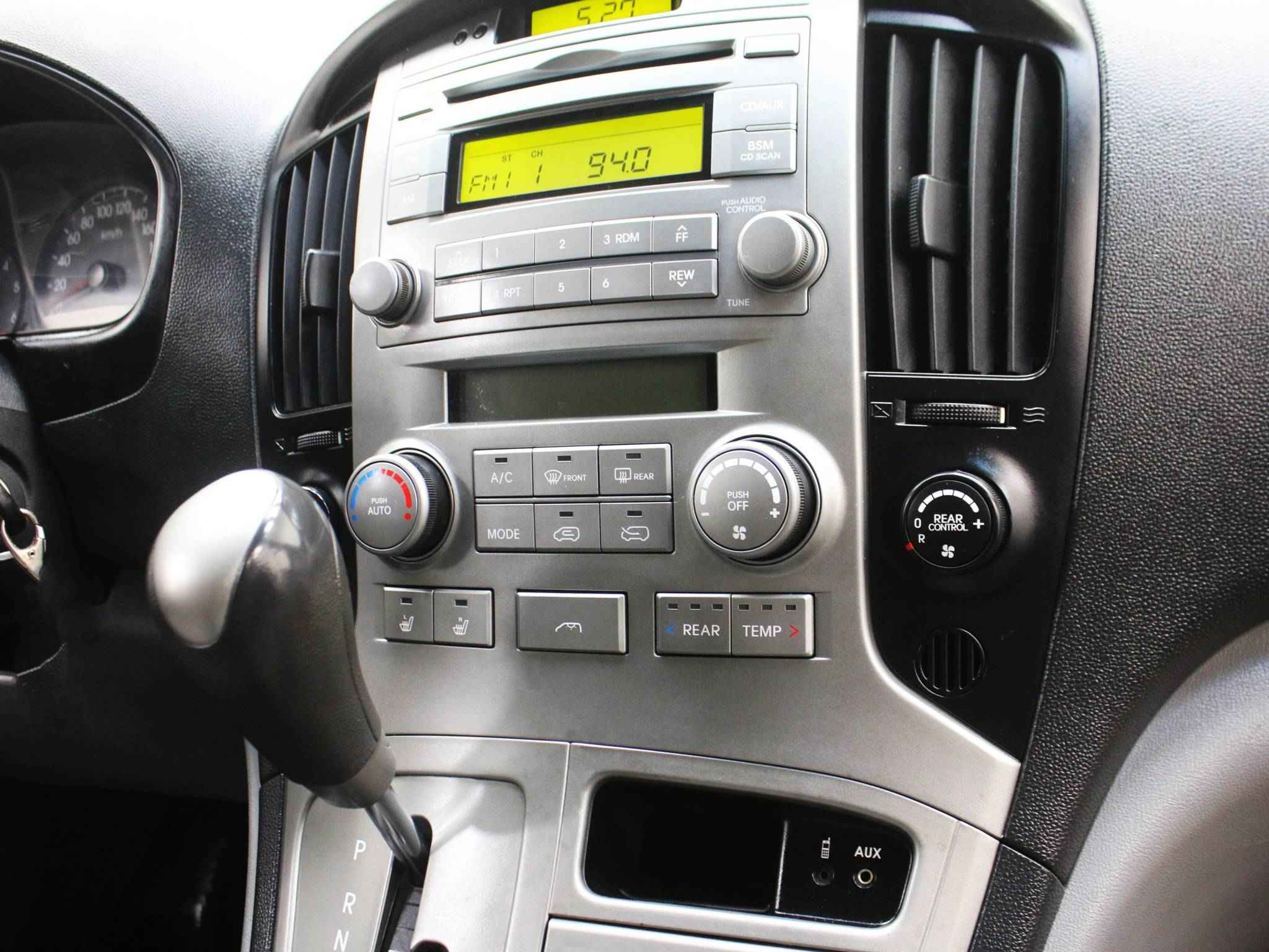 Hyundai Grand Starex, I