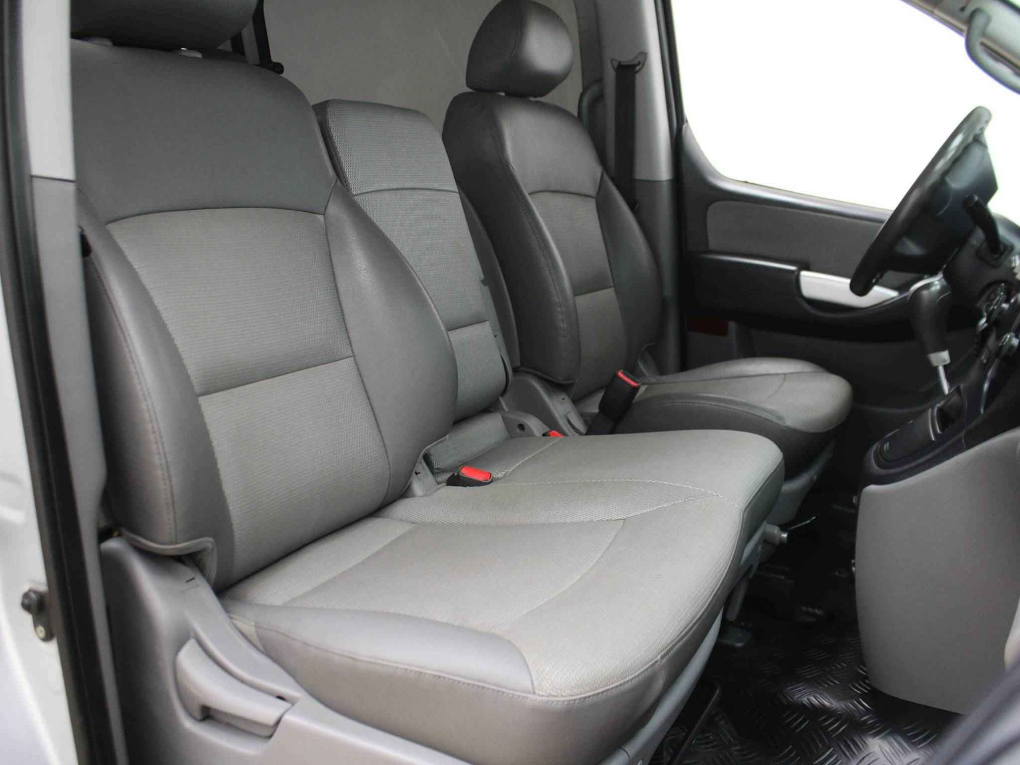 Hyundai Grand Starex, I