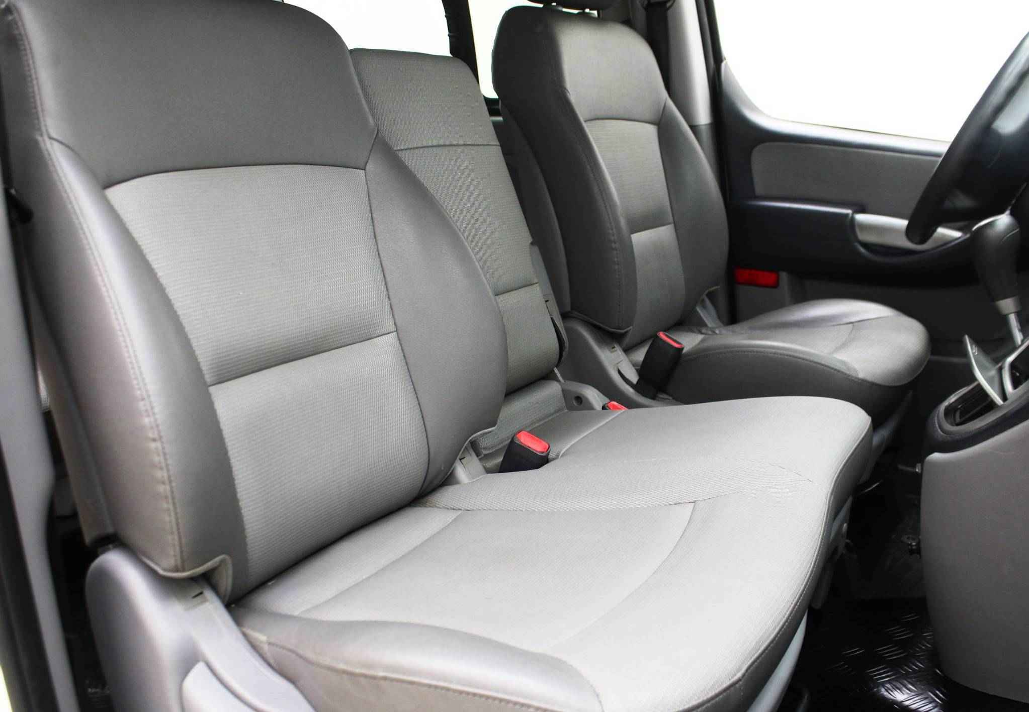 Hyundai Grand Starex, I