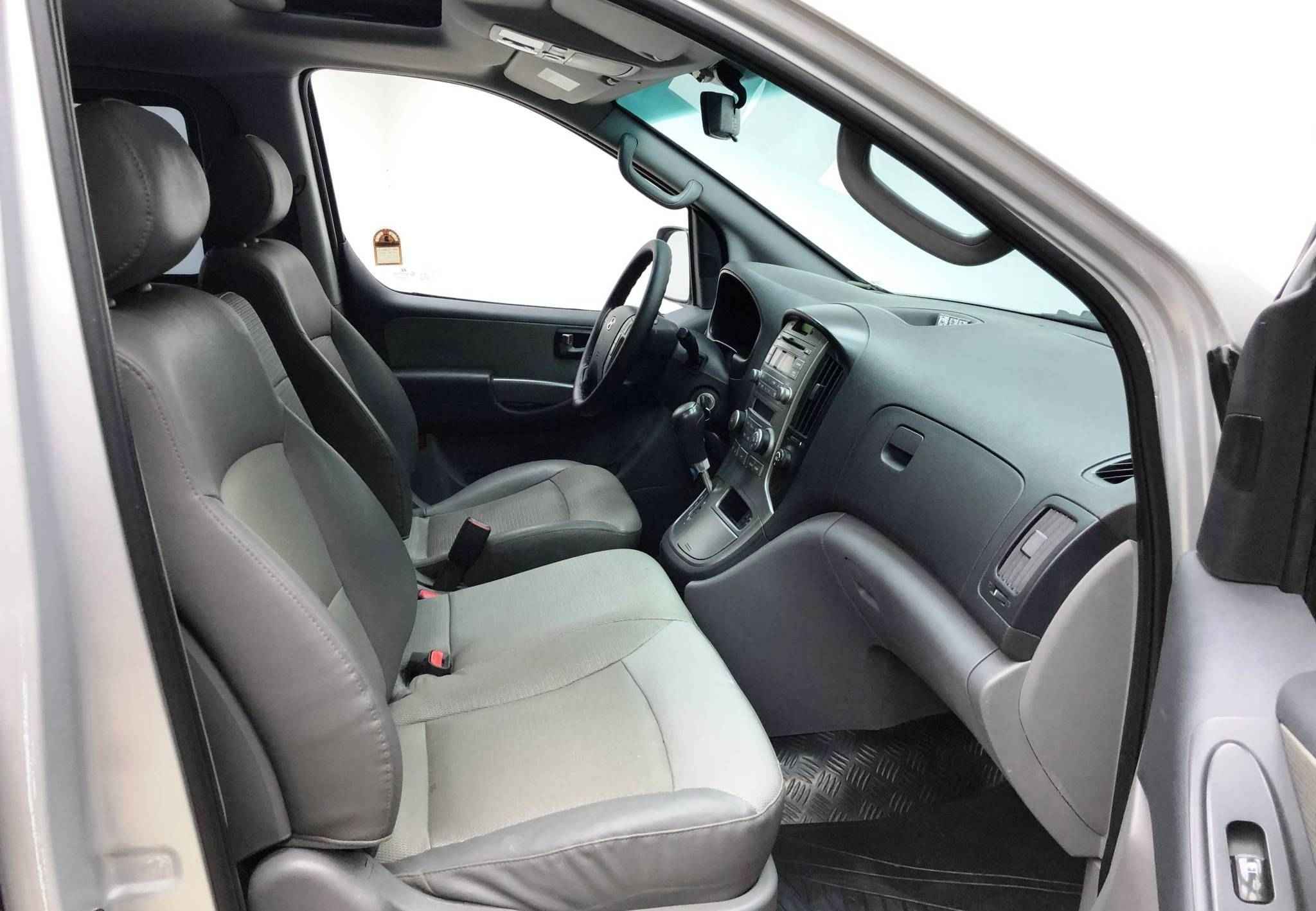 Hyundai Grand Starex, I