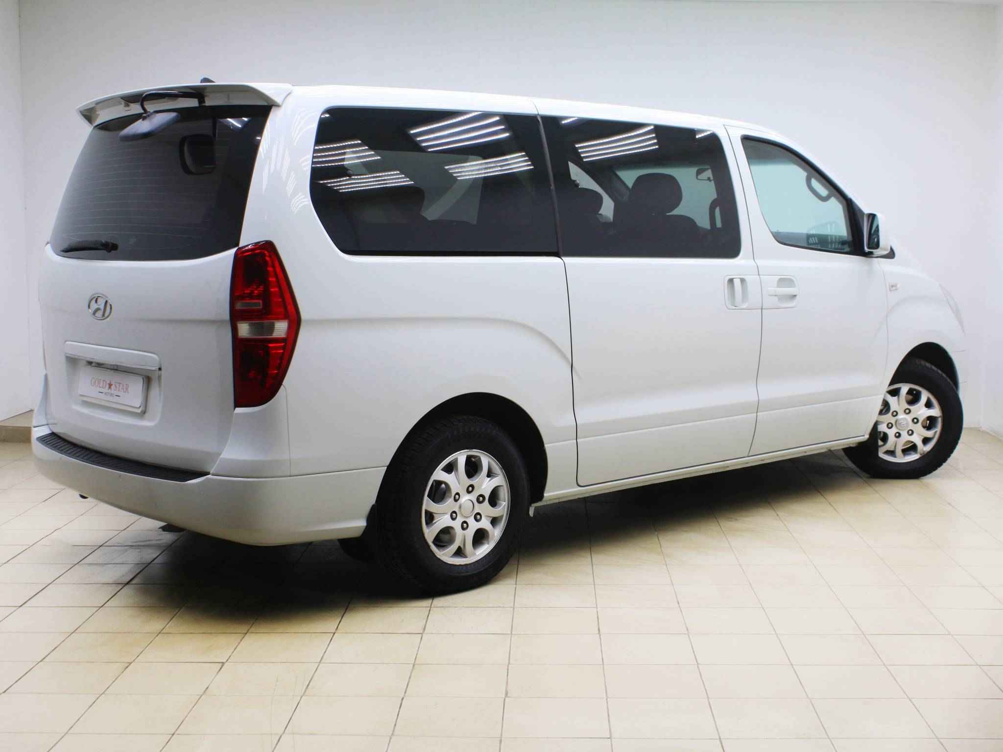 Hyundai Grand Starex, I