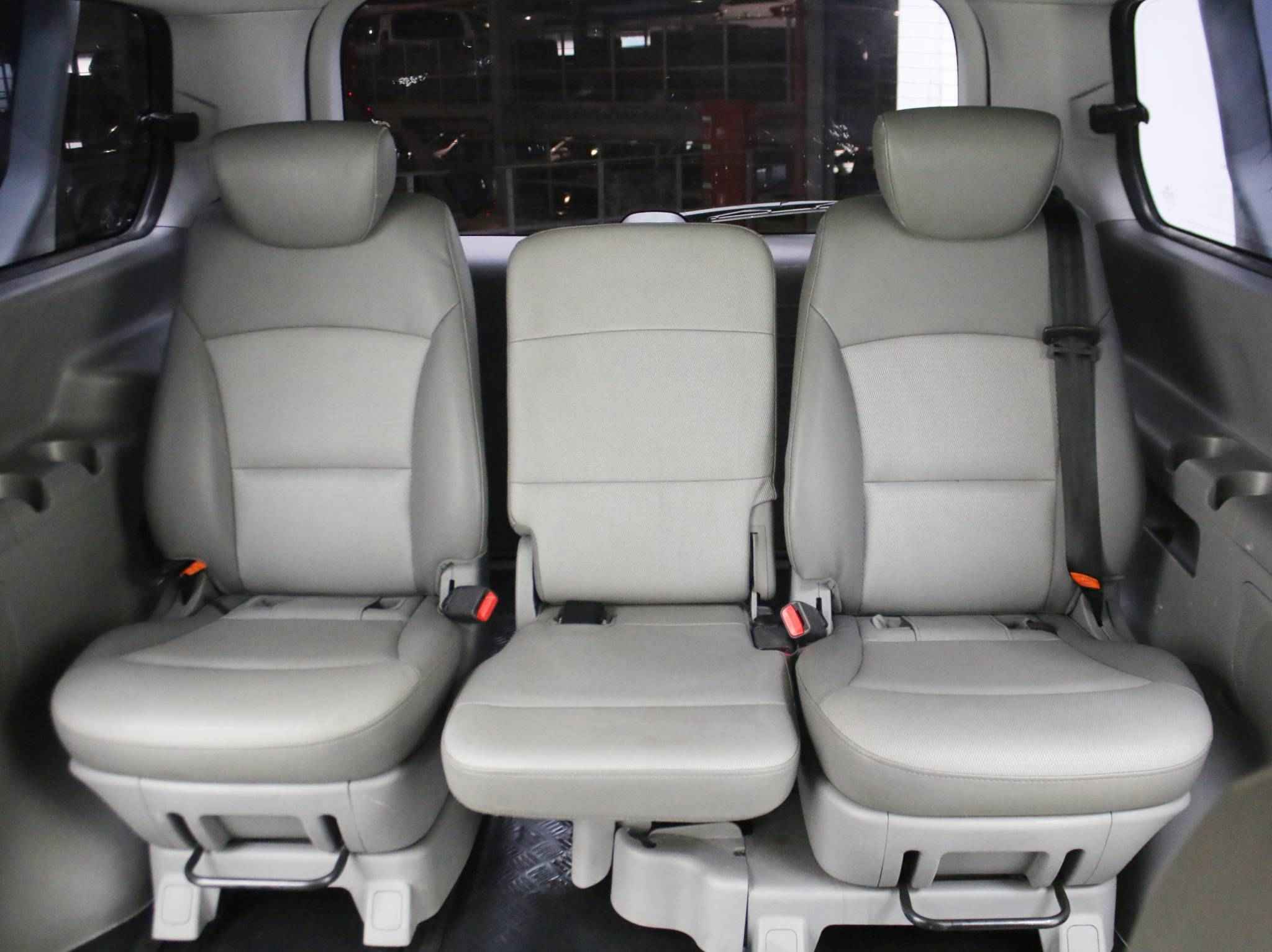 Hyundai Grand Starex, I