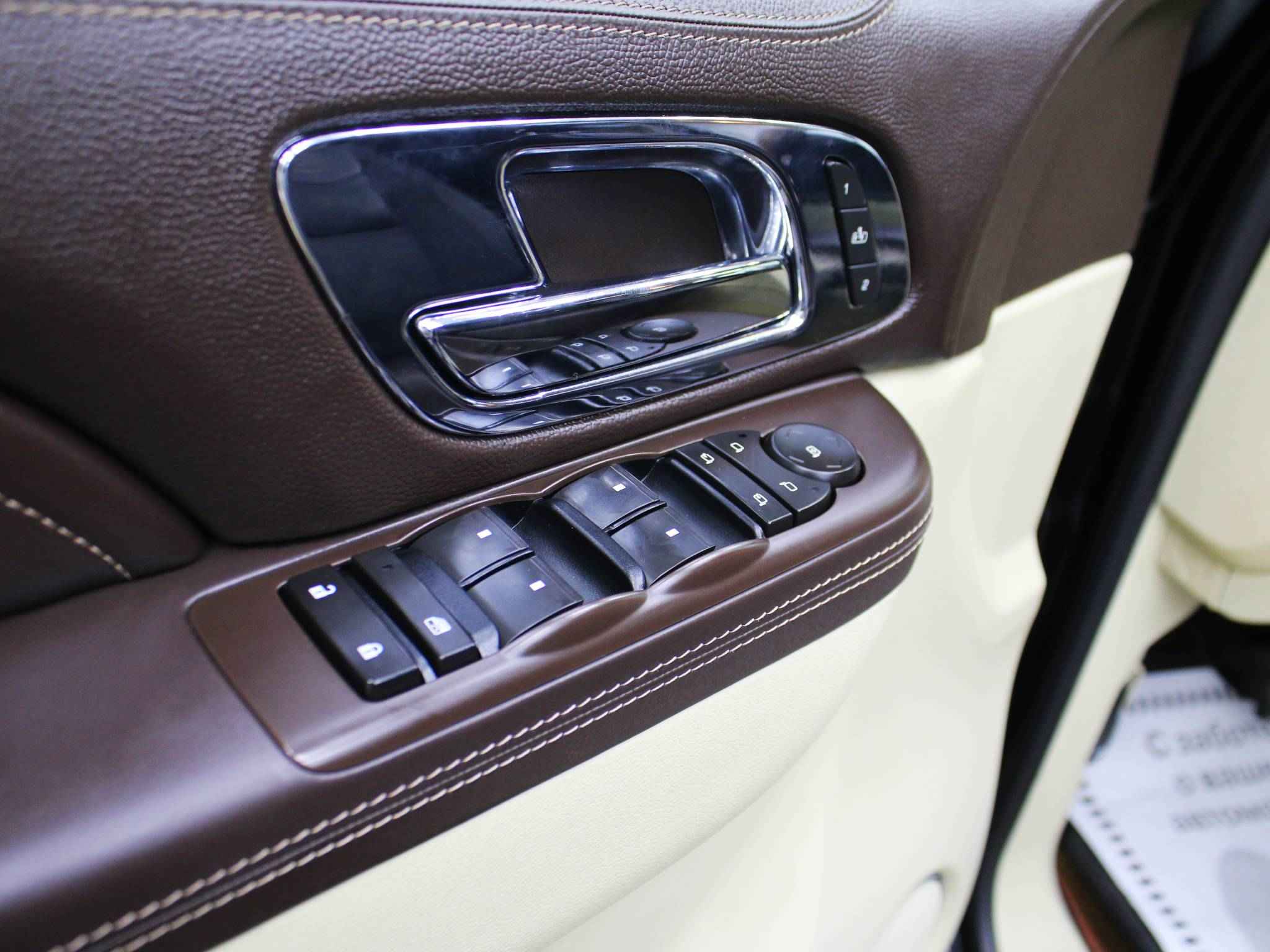 Cadillac Escalade, III