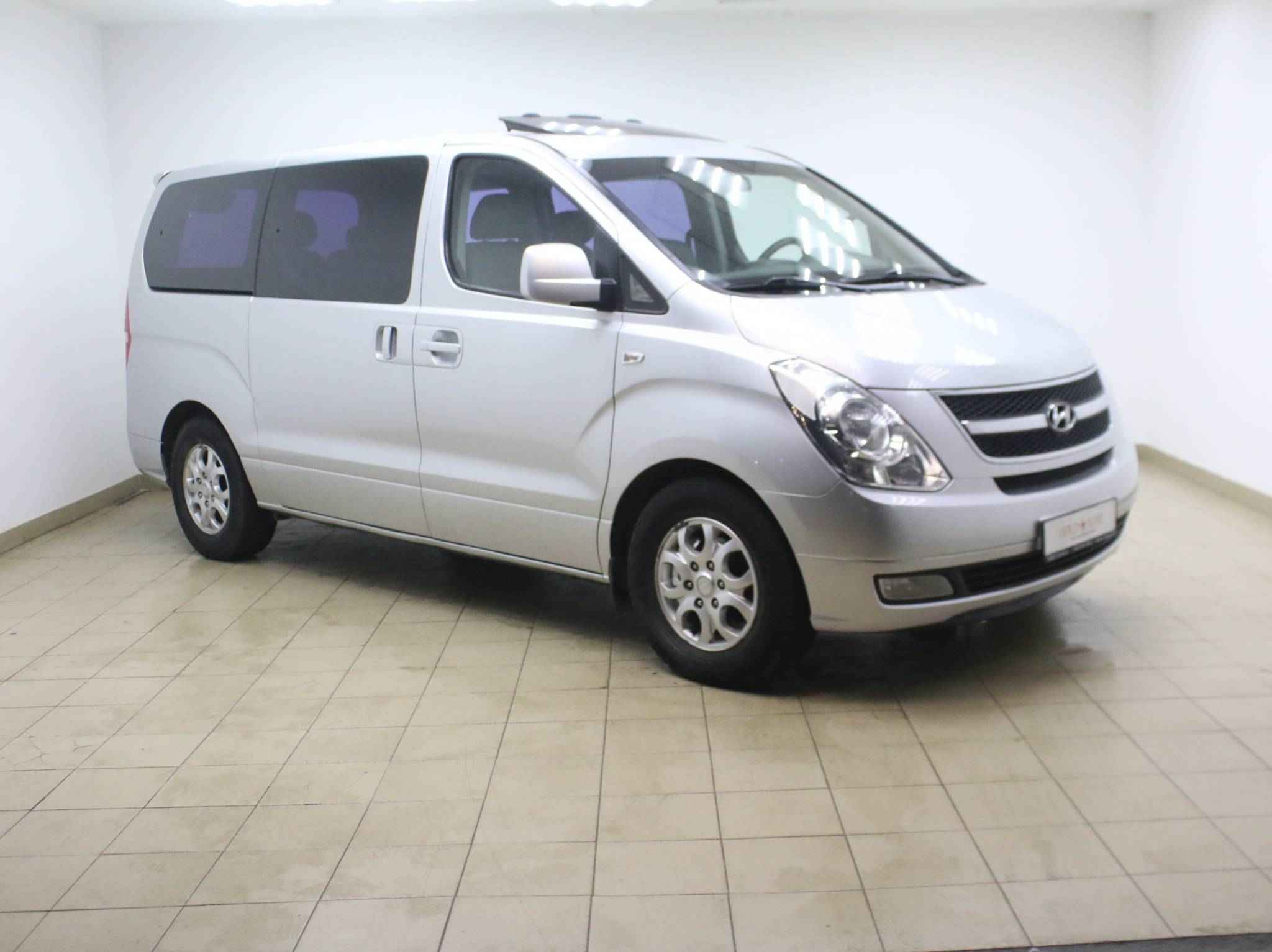 Hyundai Grand Starex, I