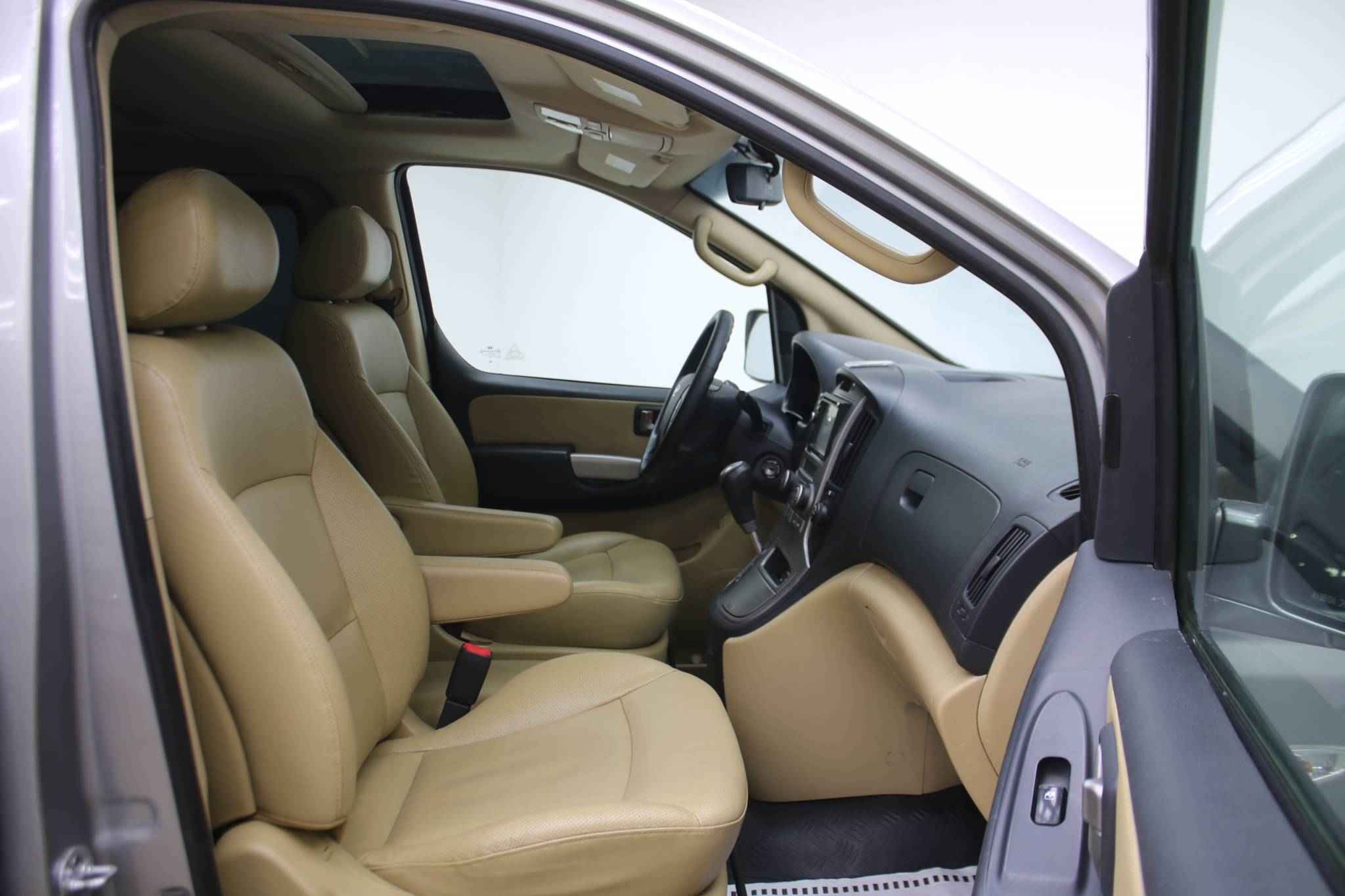 Hyundai Grand Starex, I