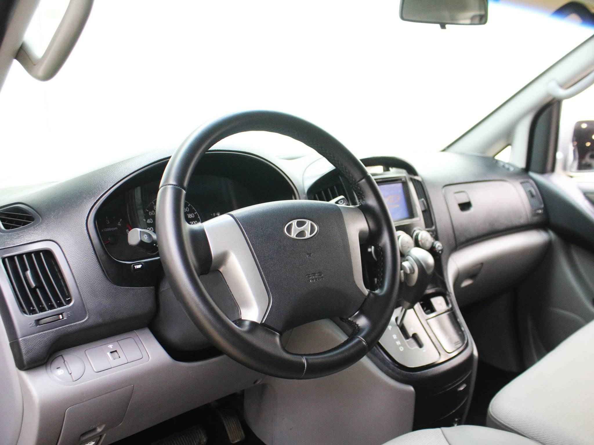 Hyundai Grand Starex, I