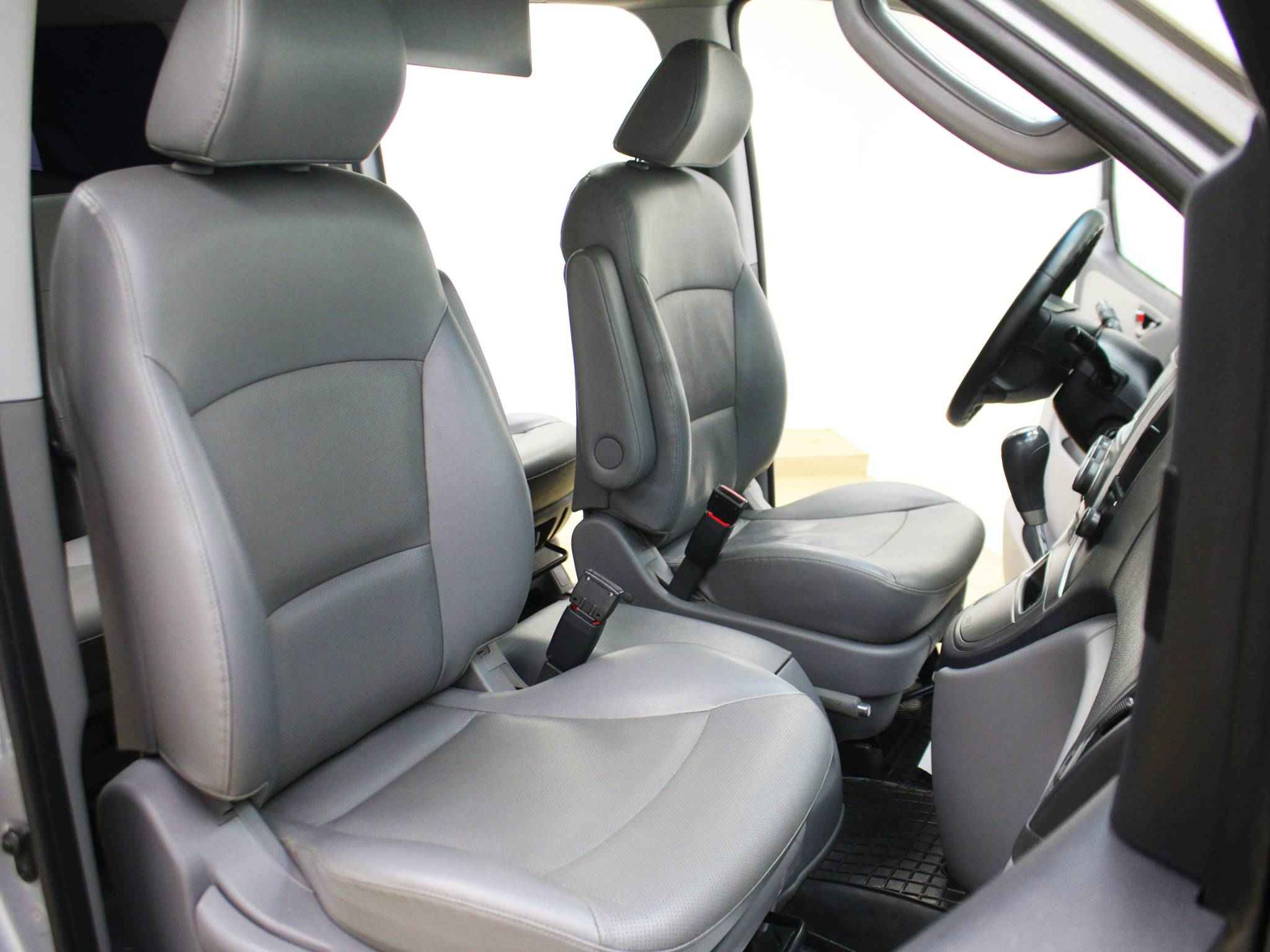 Hyundai Grand Starex, I