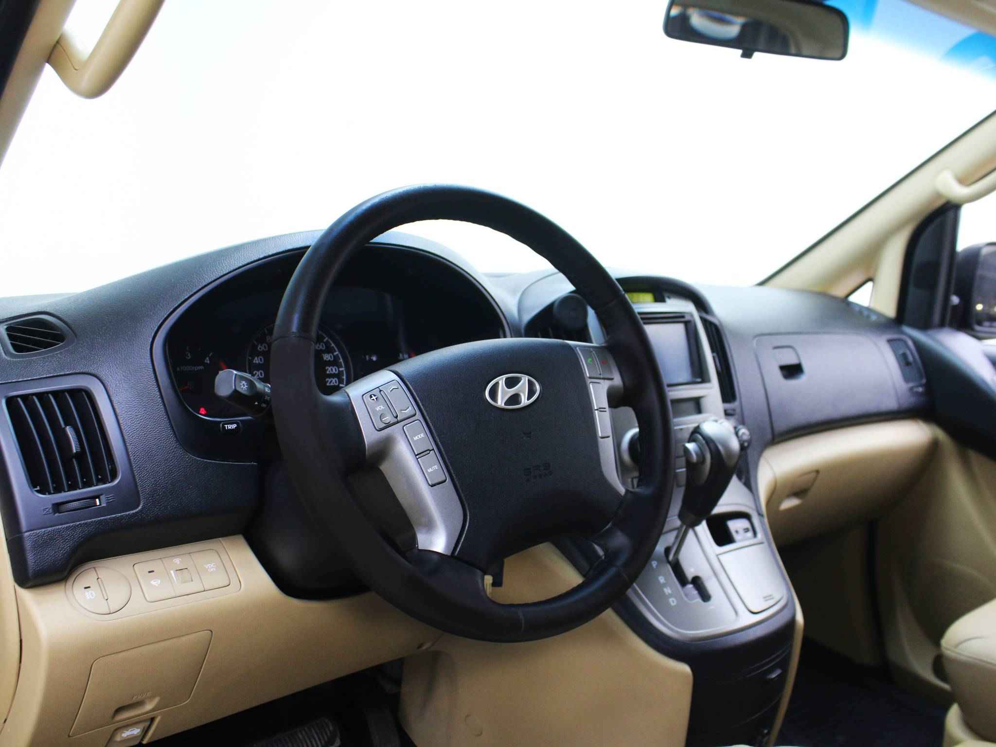 Hyundai Grand Starex, I