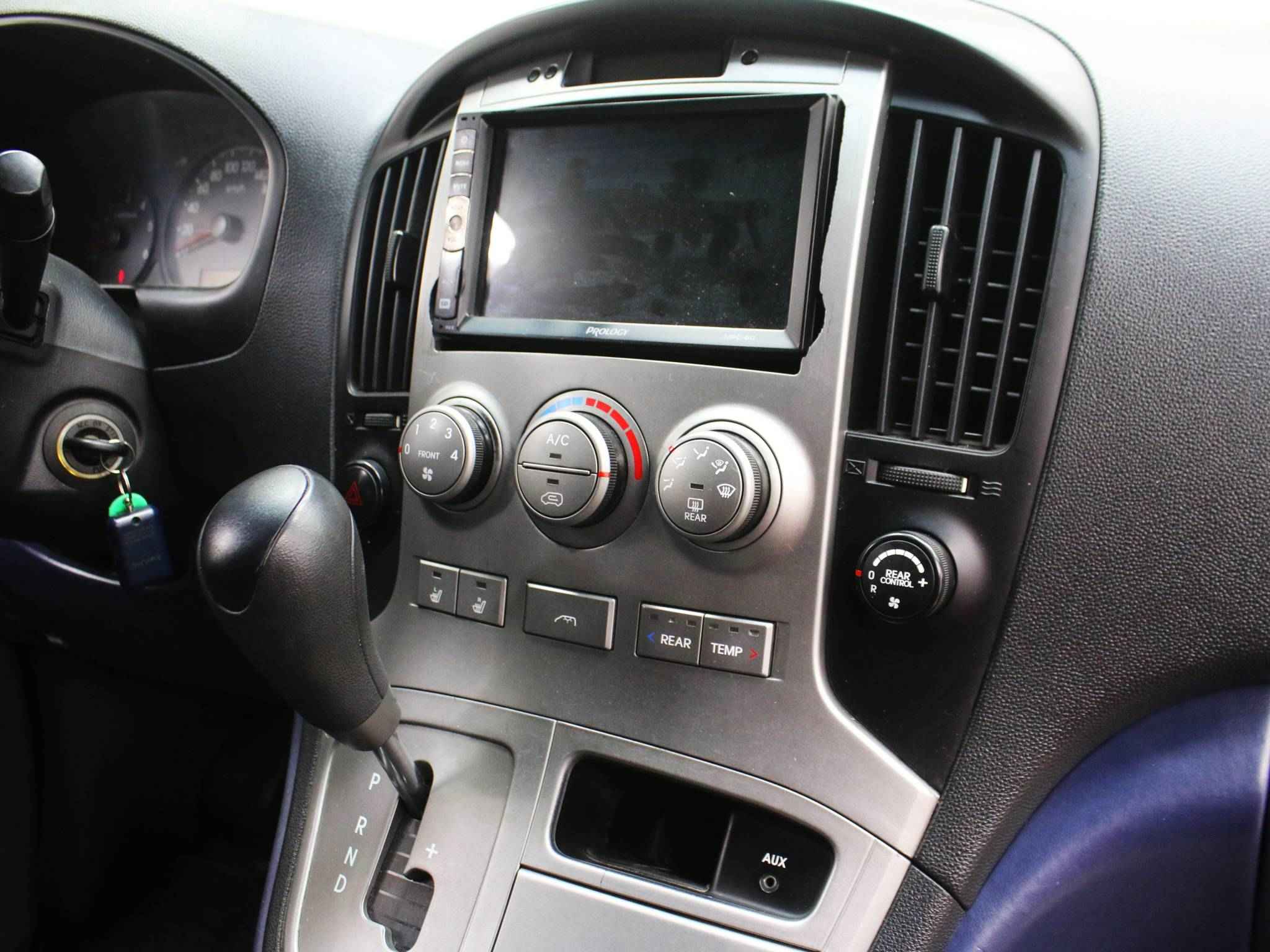 Hyundai Grand Starex, I