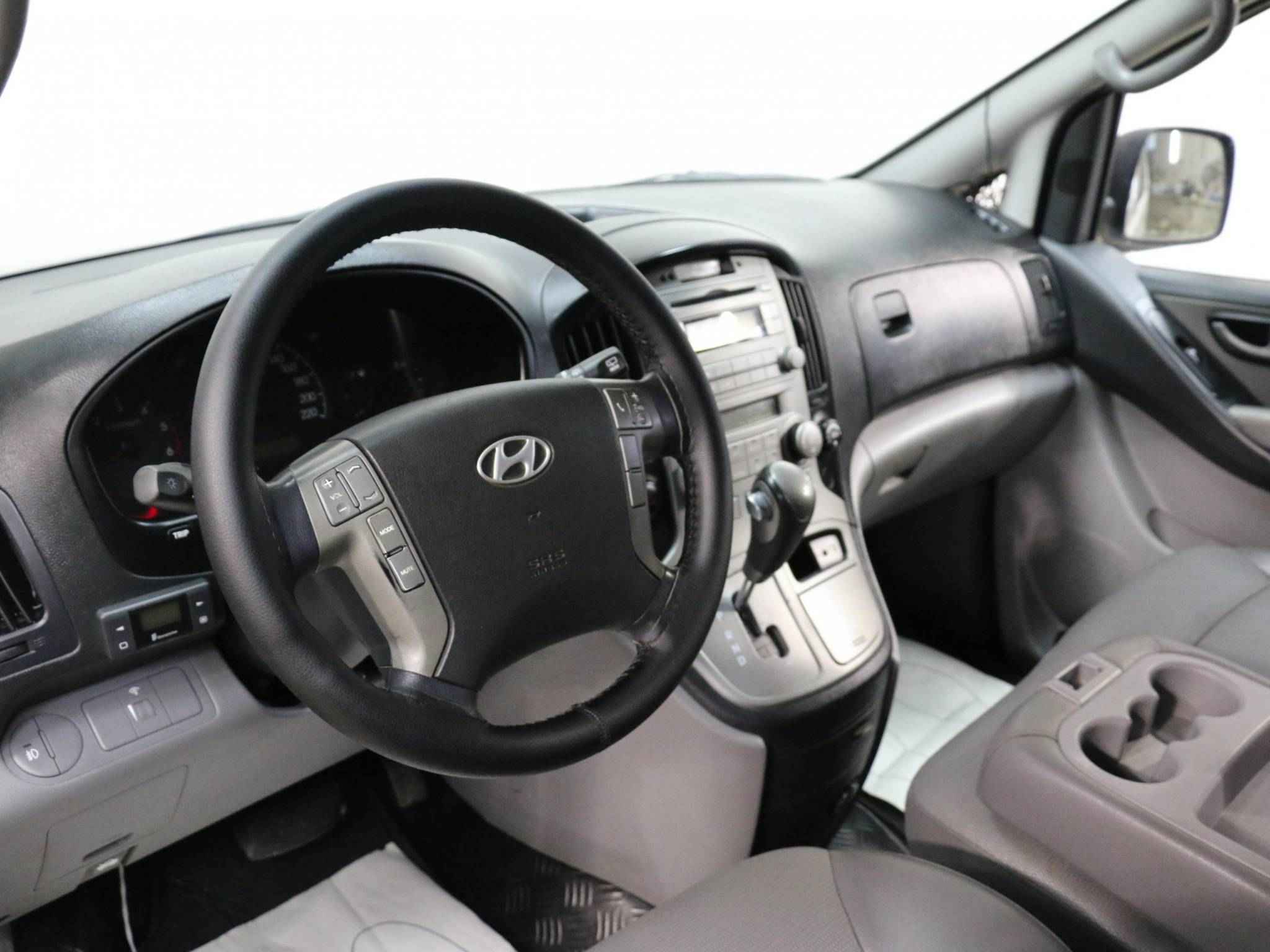 Hyundai Grand Starex, I