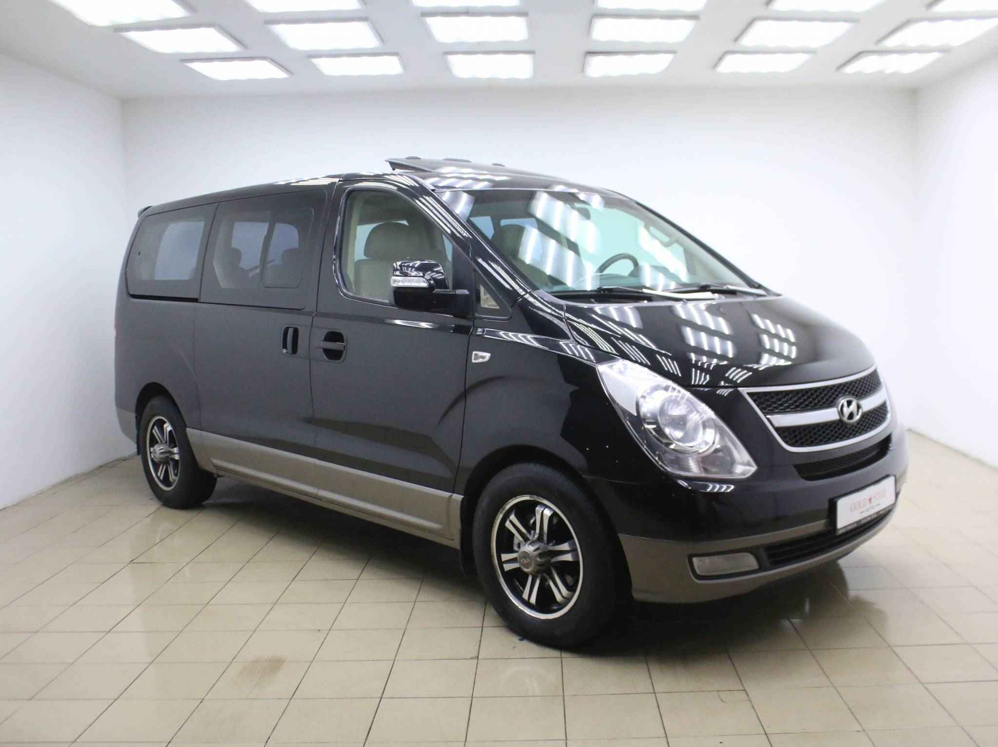 Hyundai Grand Starex, I