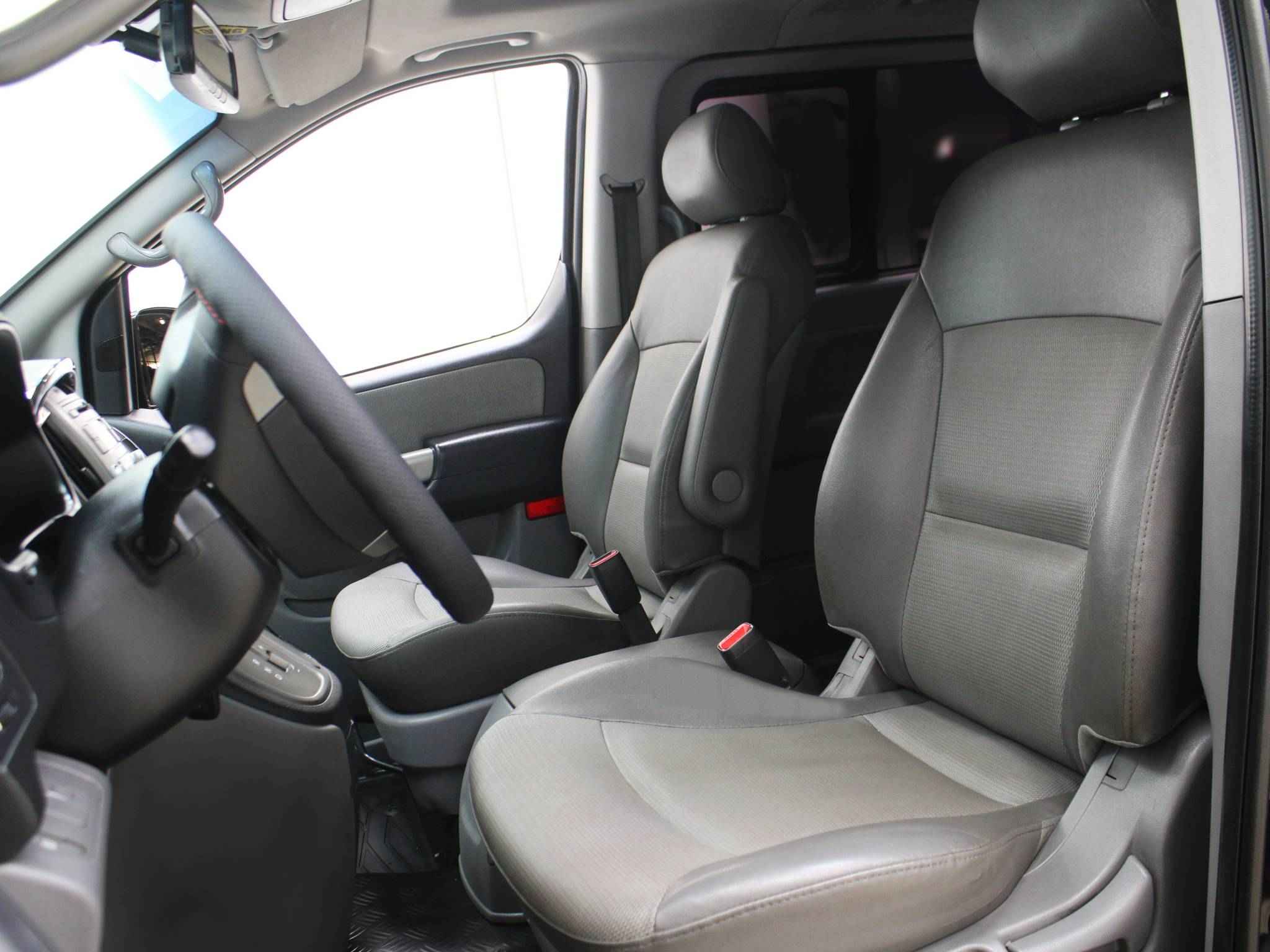 Hyundai Grand Starex, I