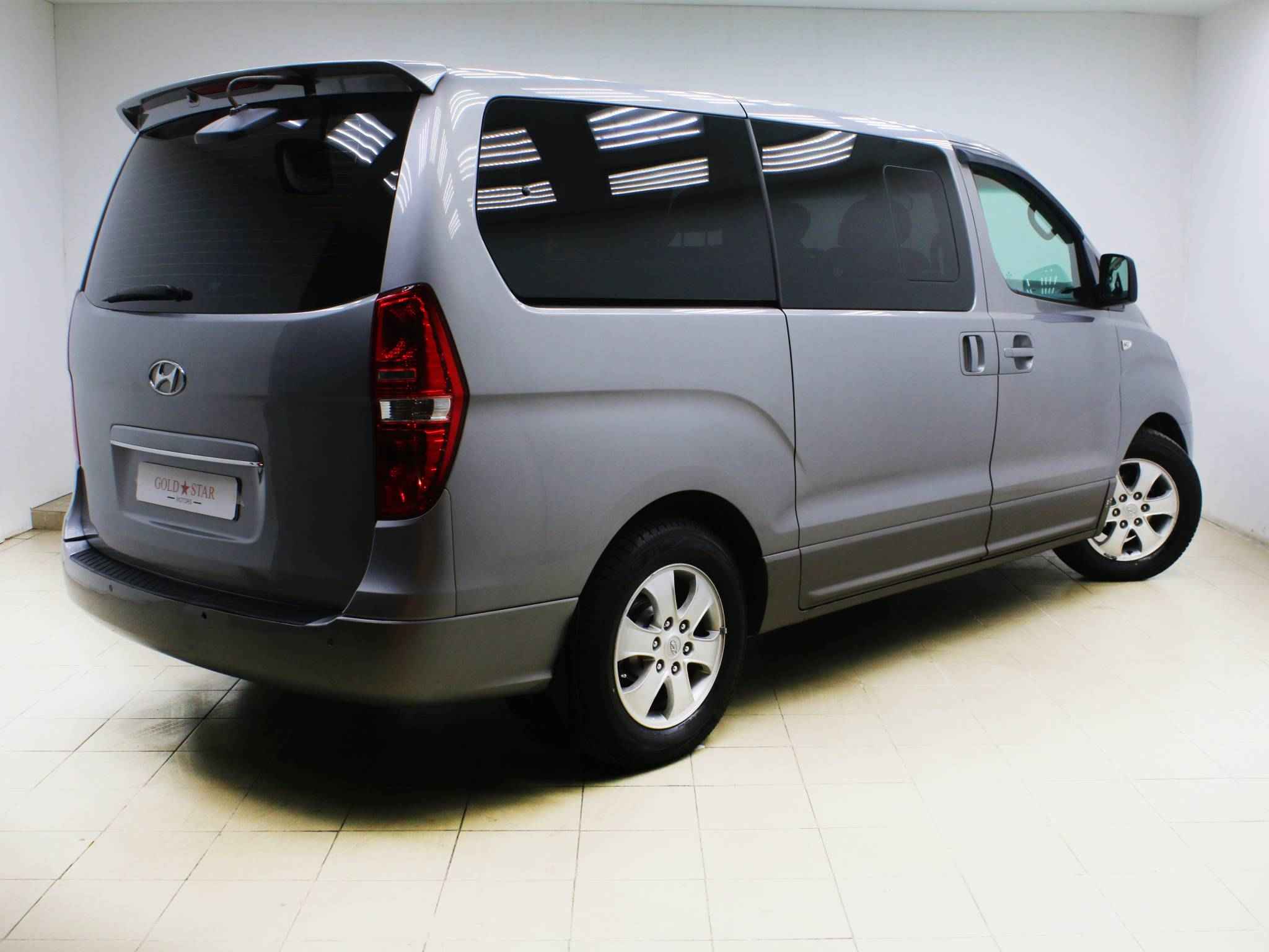 Hyundai Grand Starex, I