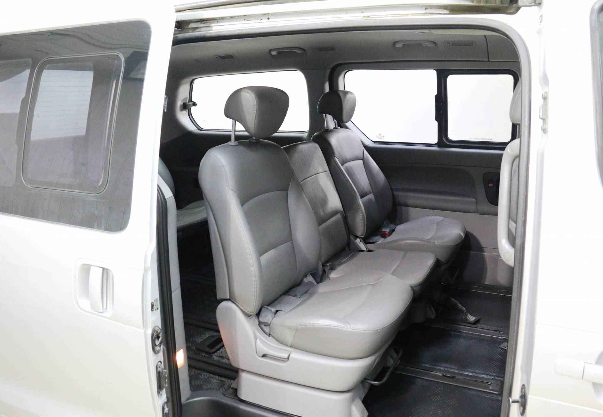 Hyundai Grand Starex, I