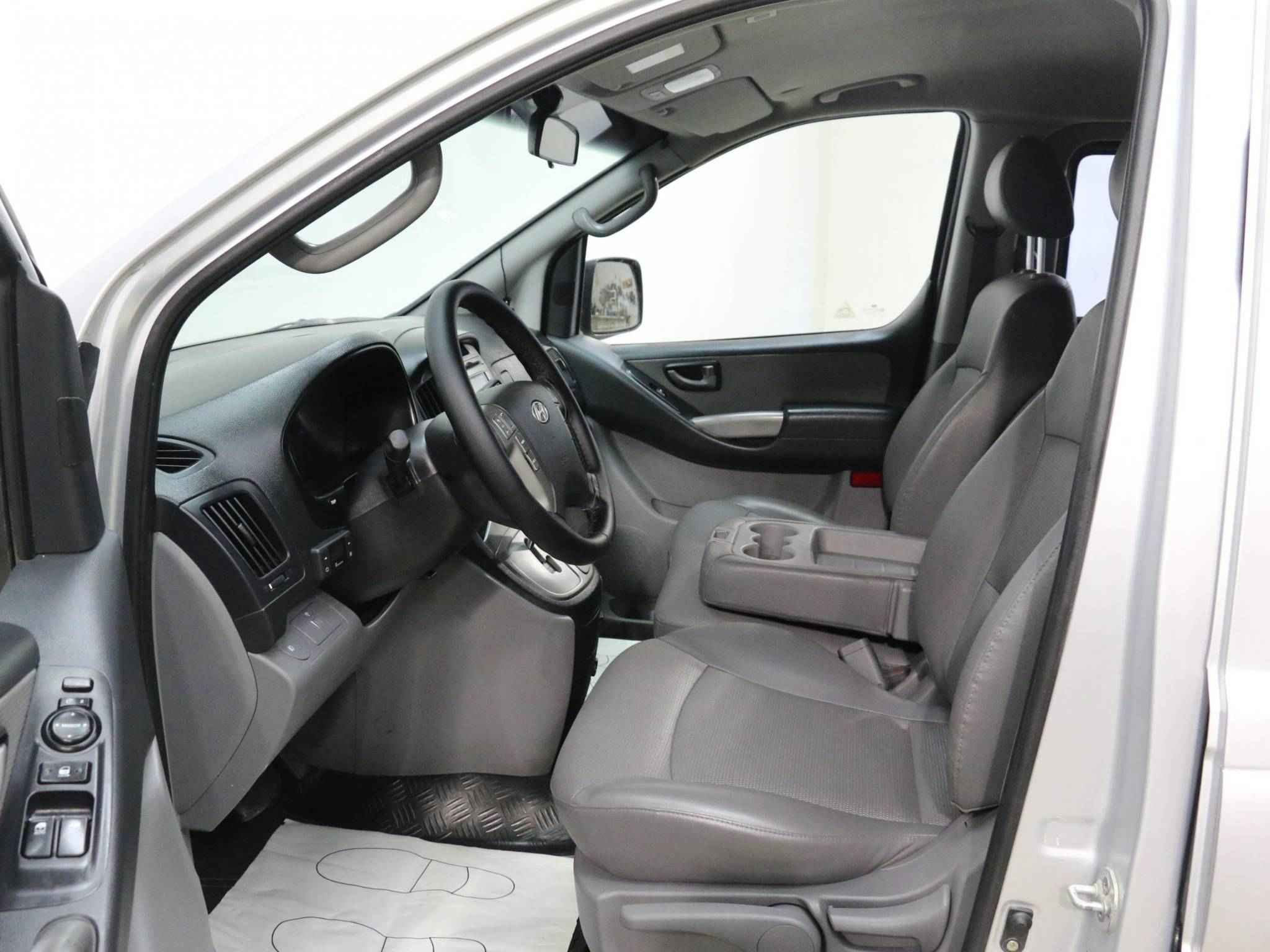 Hyundai Grand Starex, I