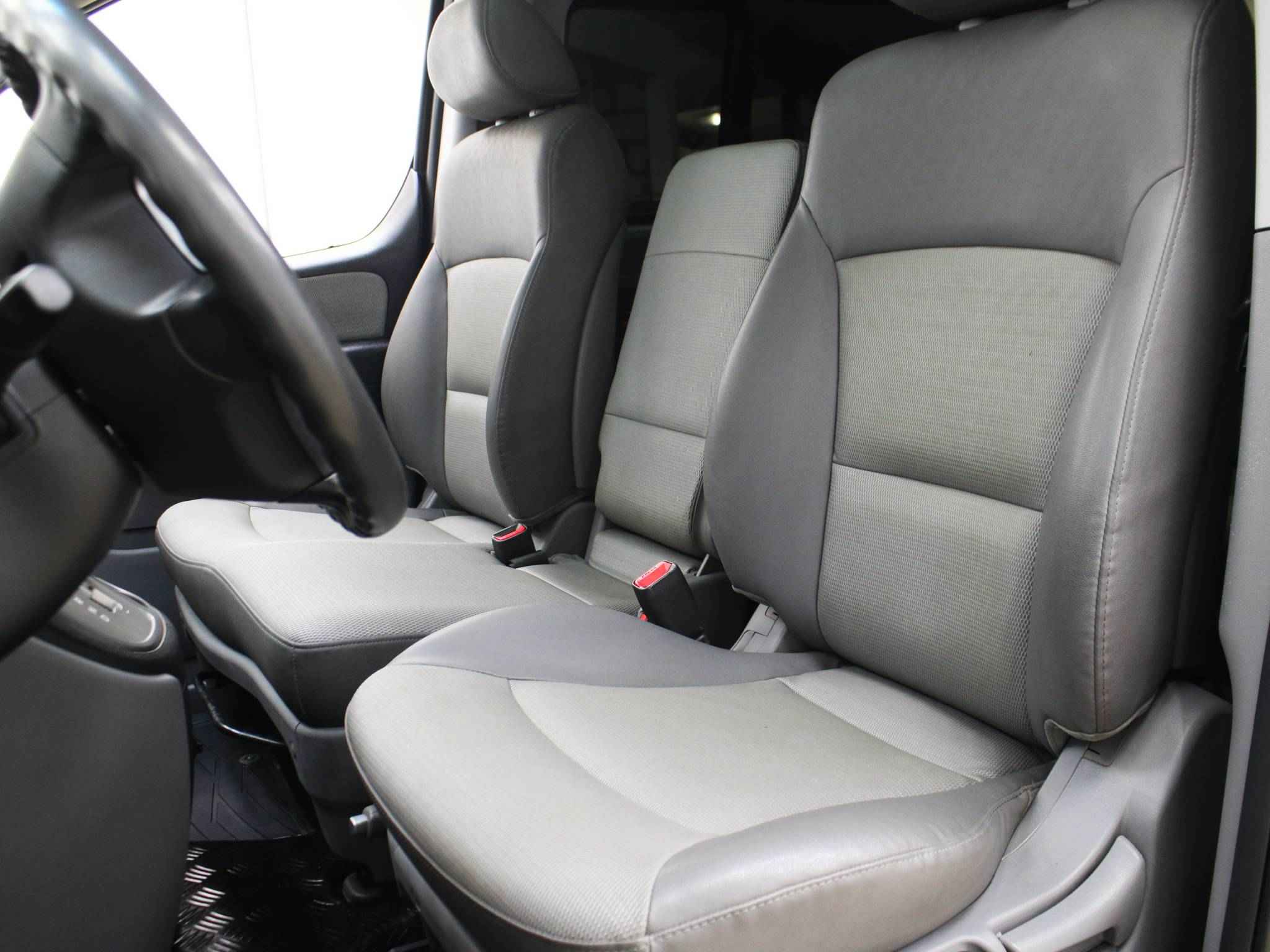 Hyundai Grand Starex, I