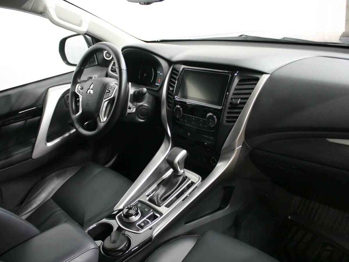 Mitsubishi Pajero Sport, III