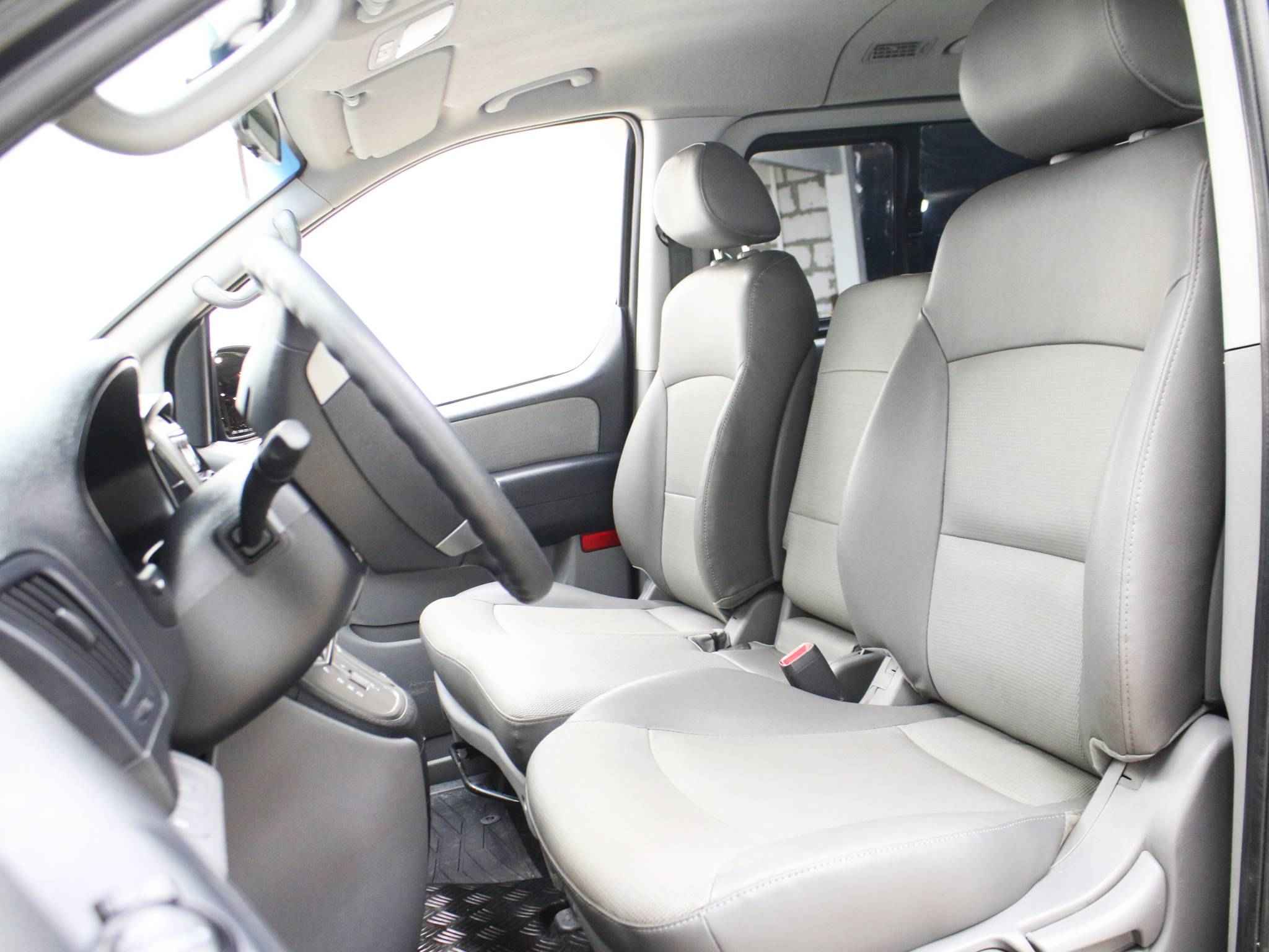 Hyundai Grand Starex, I