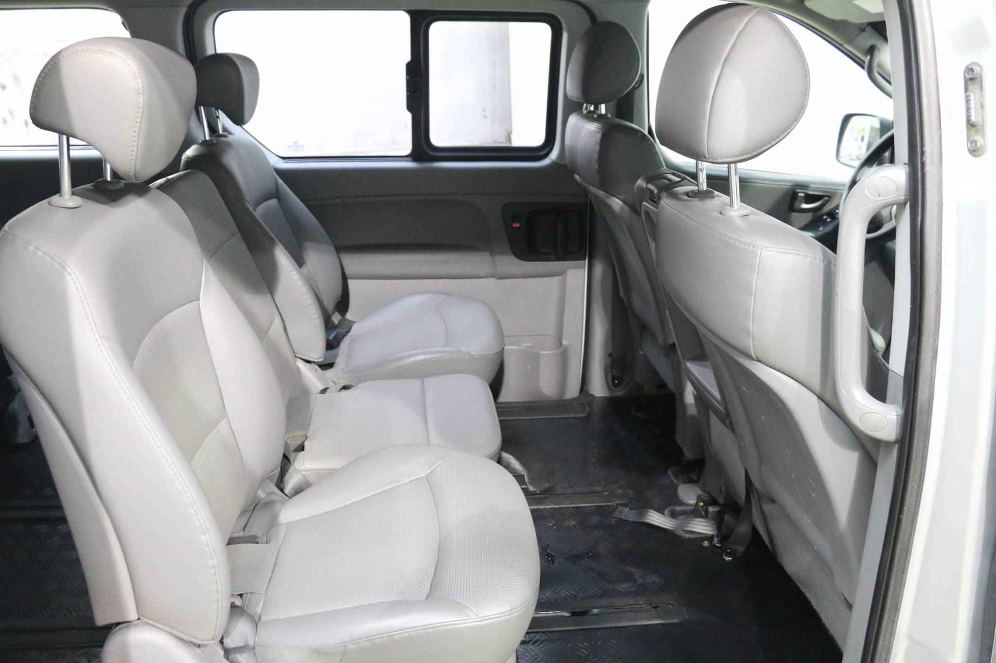 Hyundai Grand Starex, I