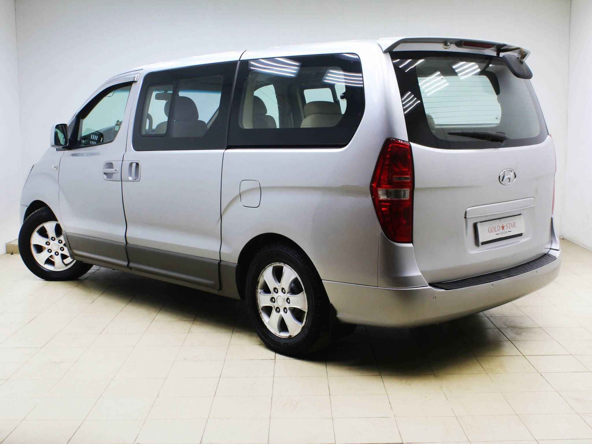 Hyundai Grand Starex, I