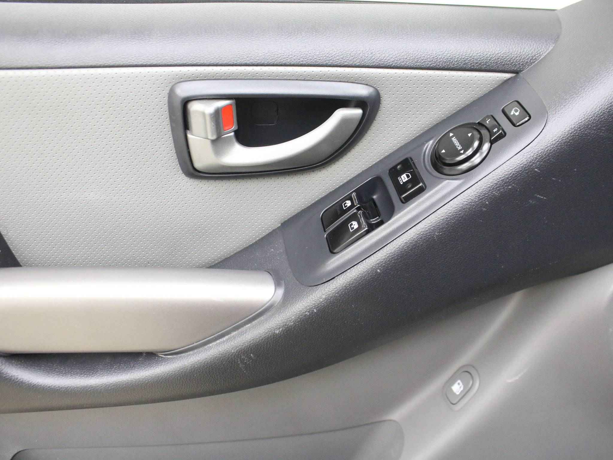 Hyundai Grand Starex, I