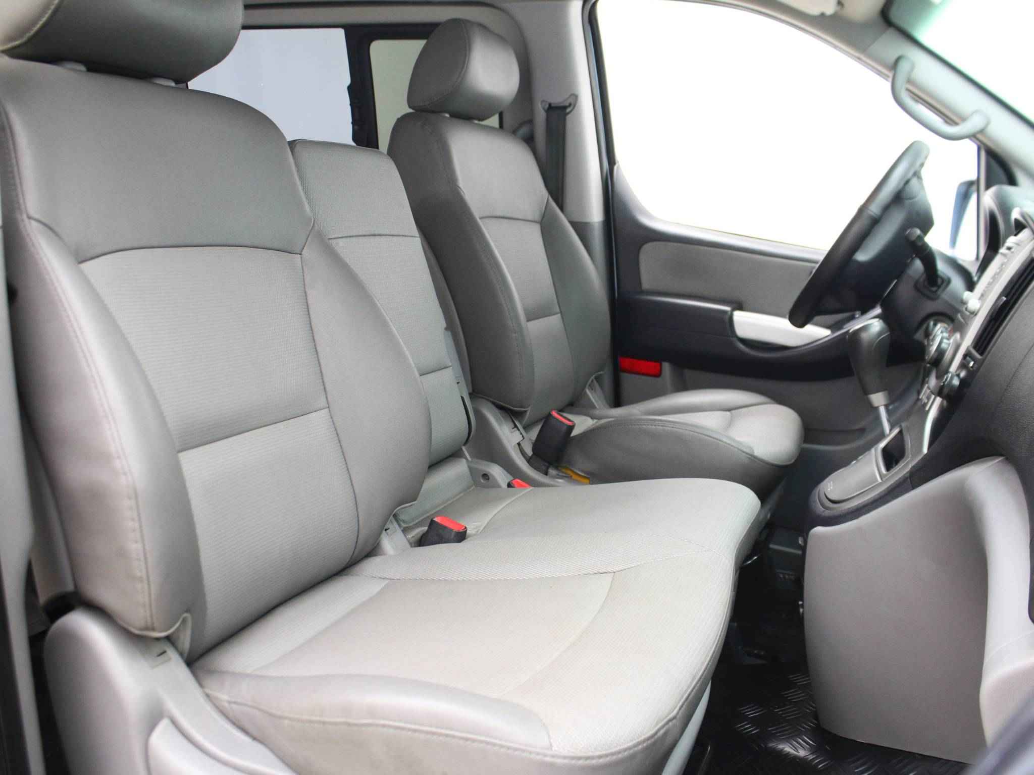 Hyundai Grand Starex, I