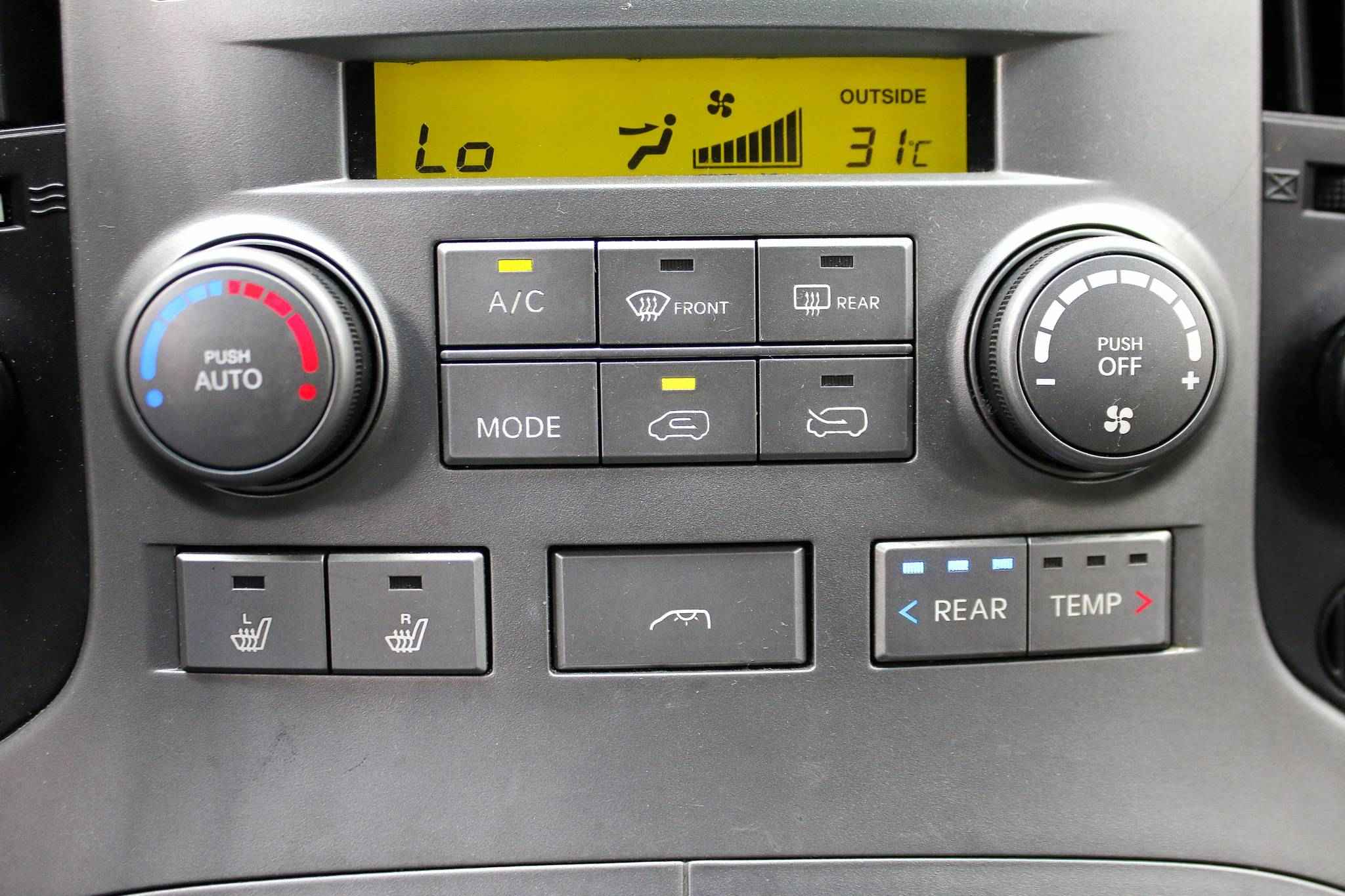 Hyundai Grand Starex, I