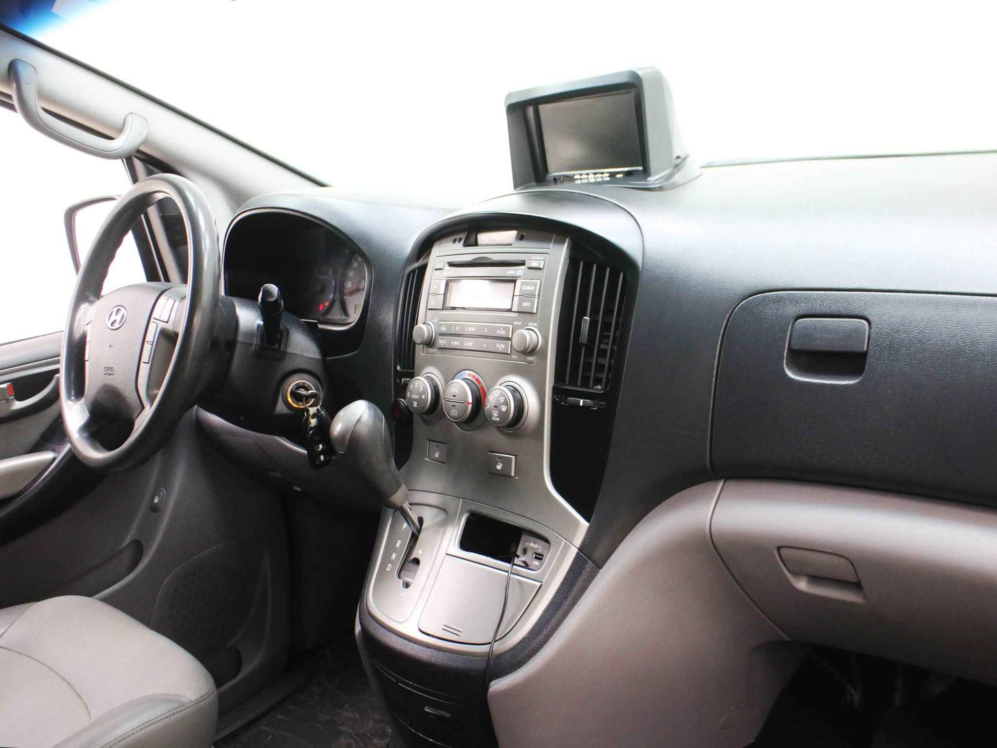 Hyundai Grand Starex, I