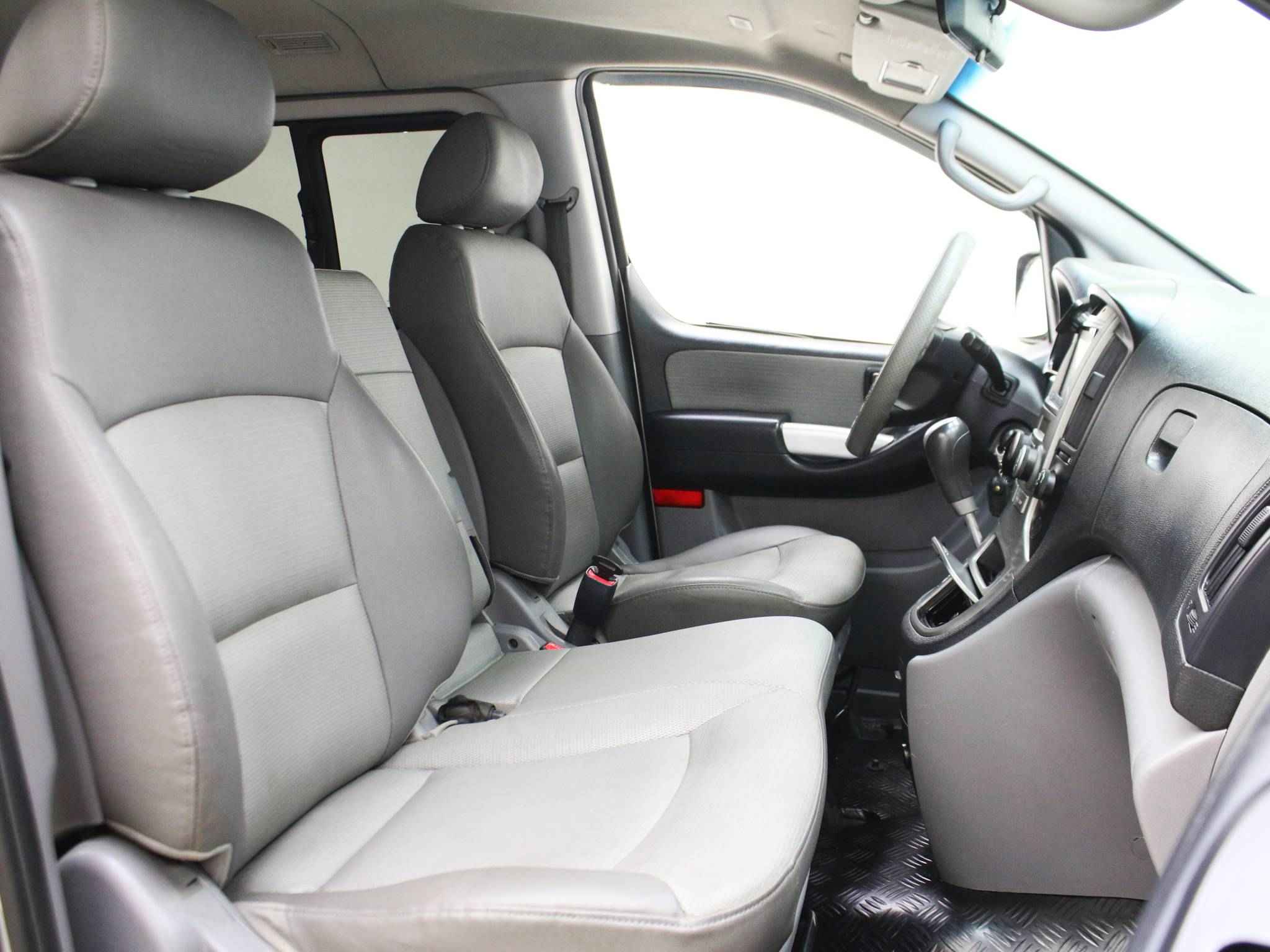 Hyundai Grand Starex, I