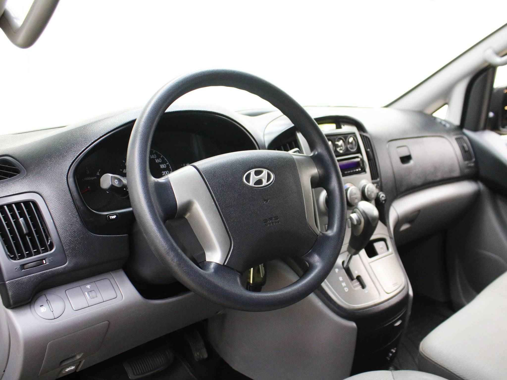 Hyundai Grand Starex, I