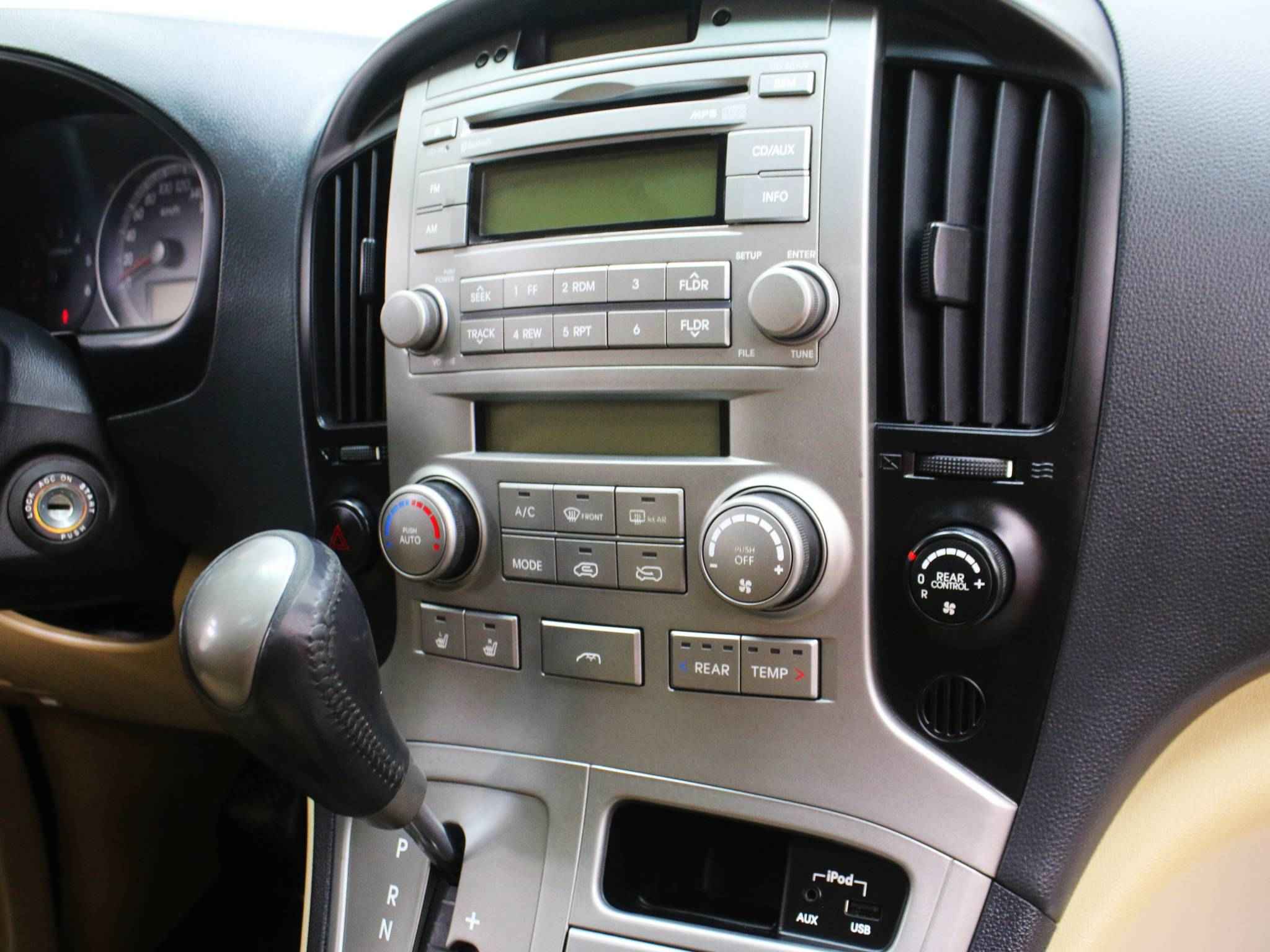 Hyundai Grand Starex, I