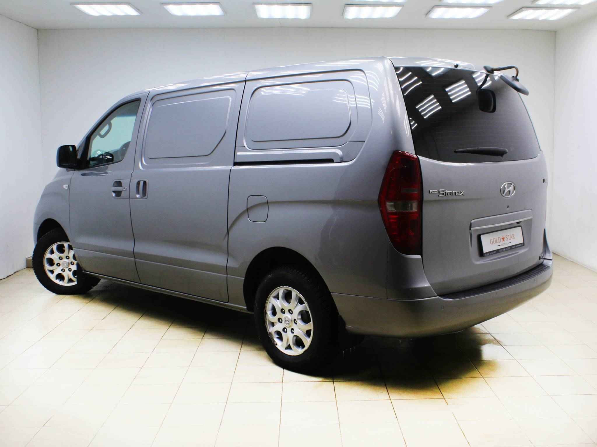 Hyundai Grand Starex, I