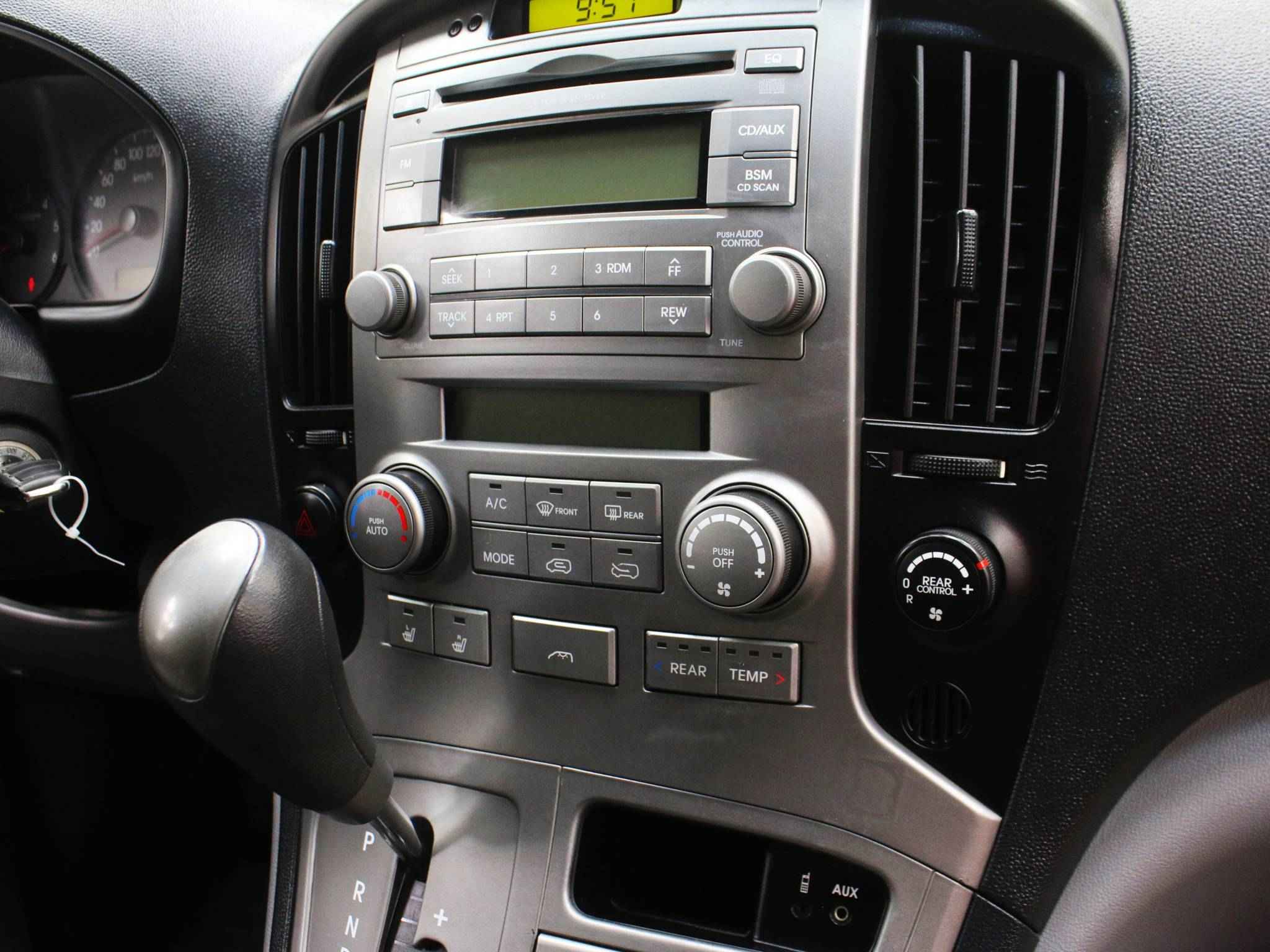 Hyundai Grand Starex, I