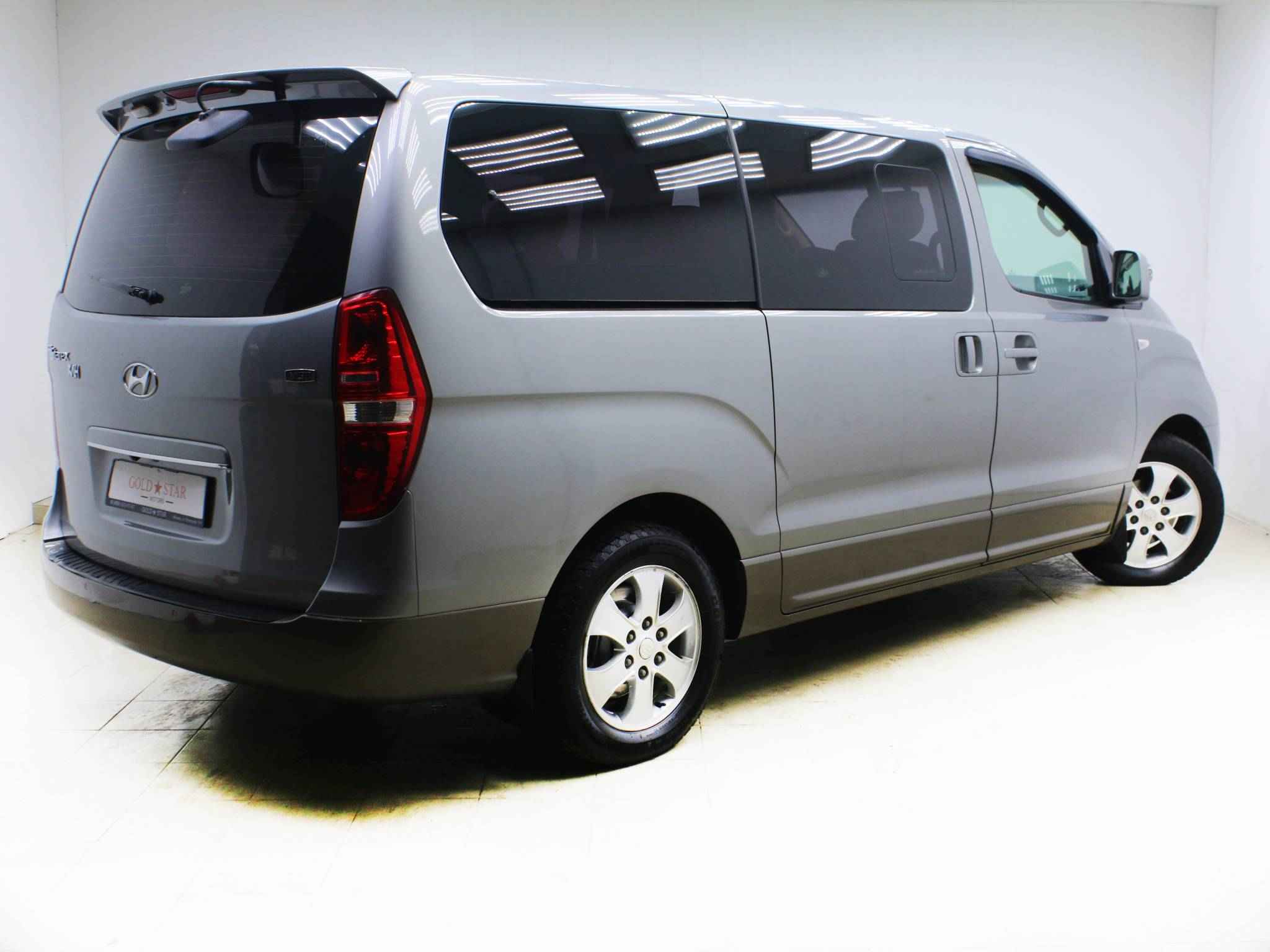 Hyundai Grand Starex, I