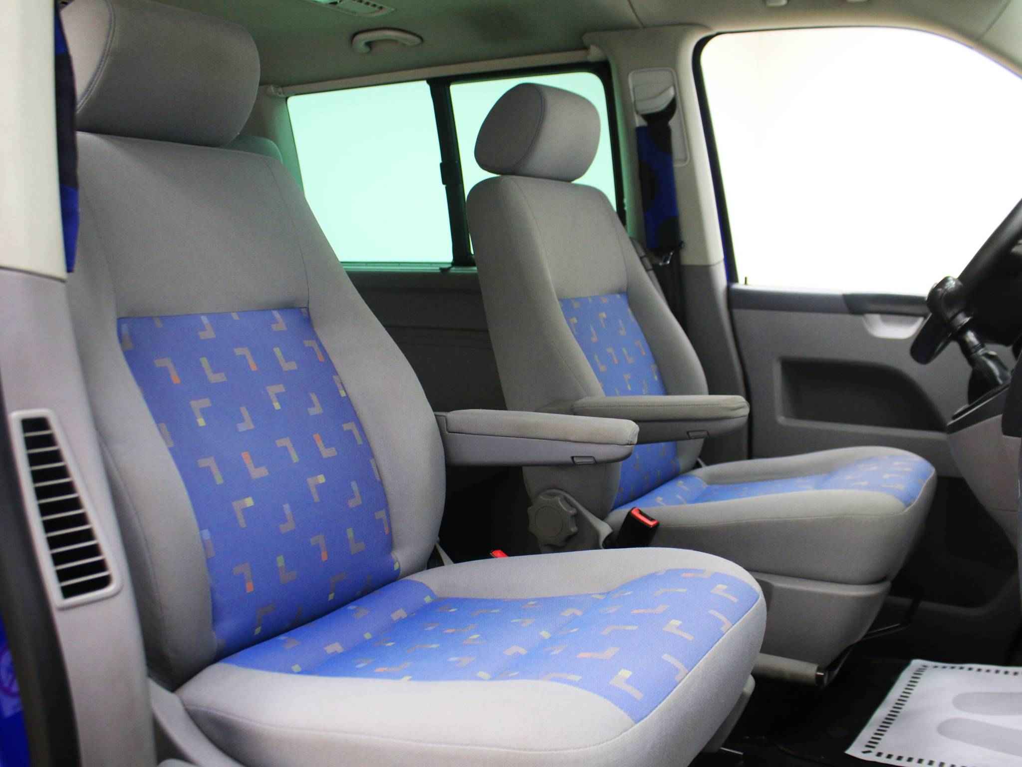 Volkswagen Caravelle, T5