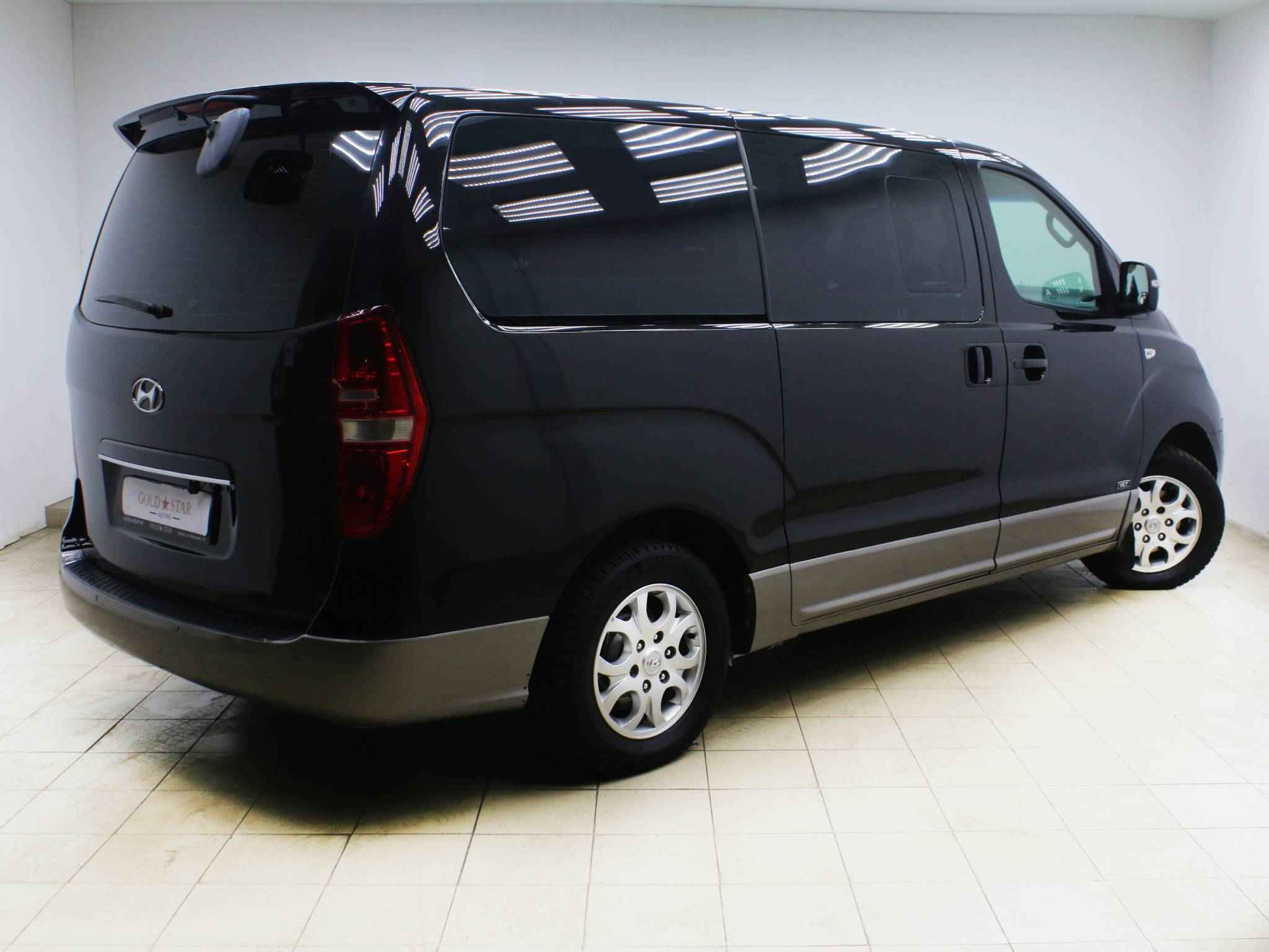 Hyundai Grand Starex, I