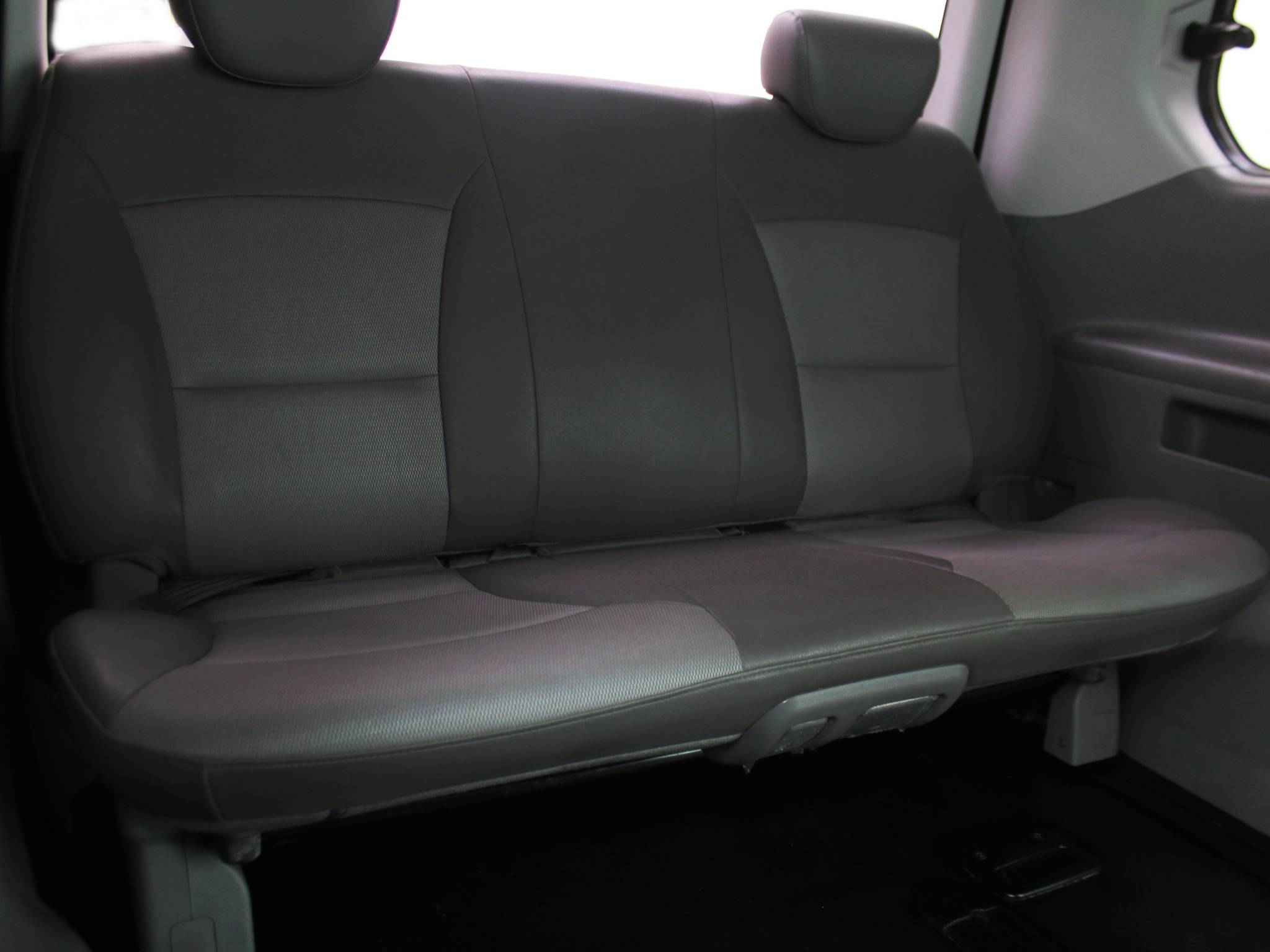 Hyundai Grand Starex, I